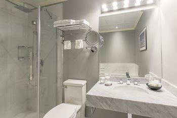 Lhotel Hotel