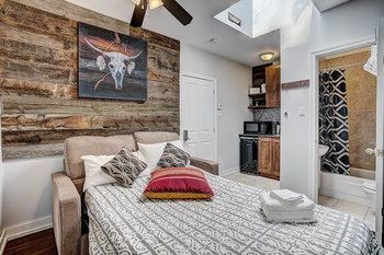 Destination Griffintown Hotel