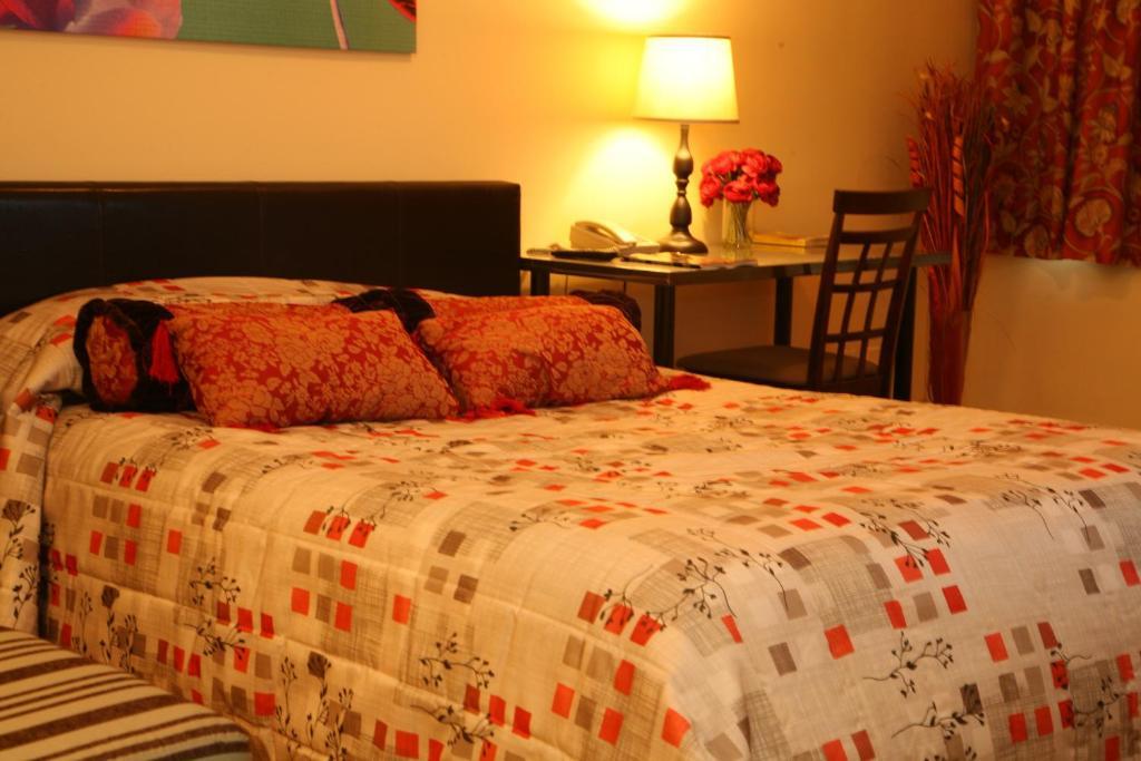Park Avenue Hotel *