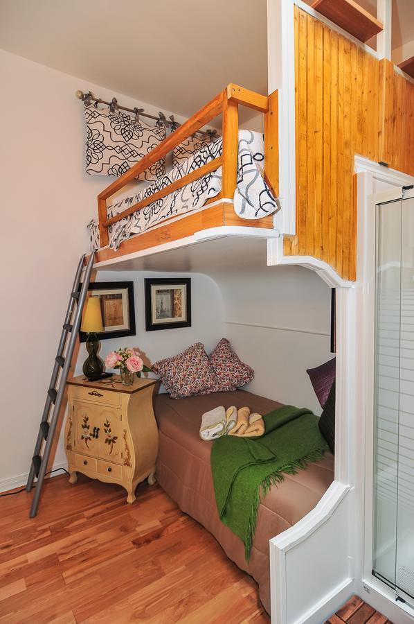 Au Nid Douillet Bed & Breakfast Montreal