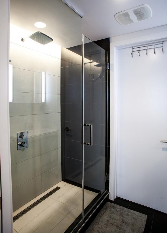 Tour Des Canadiens Sky Apartment