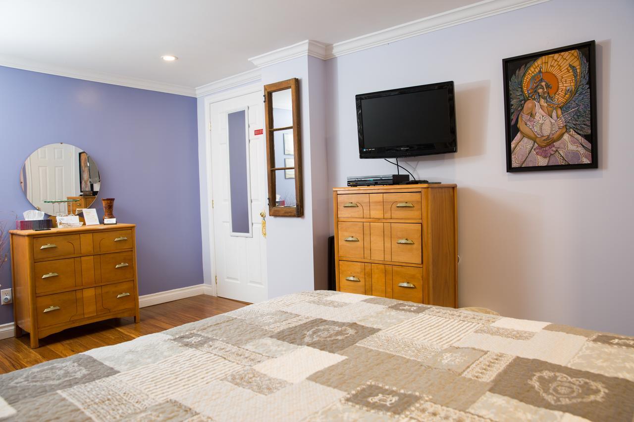 Bed & Breakfast Maison Des Jardins B & B Montreal