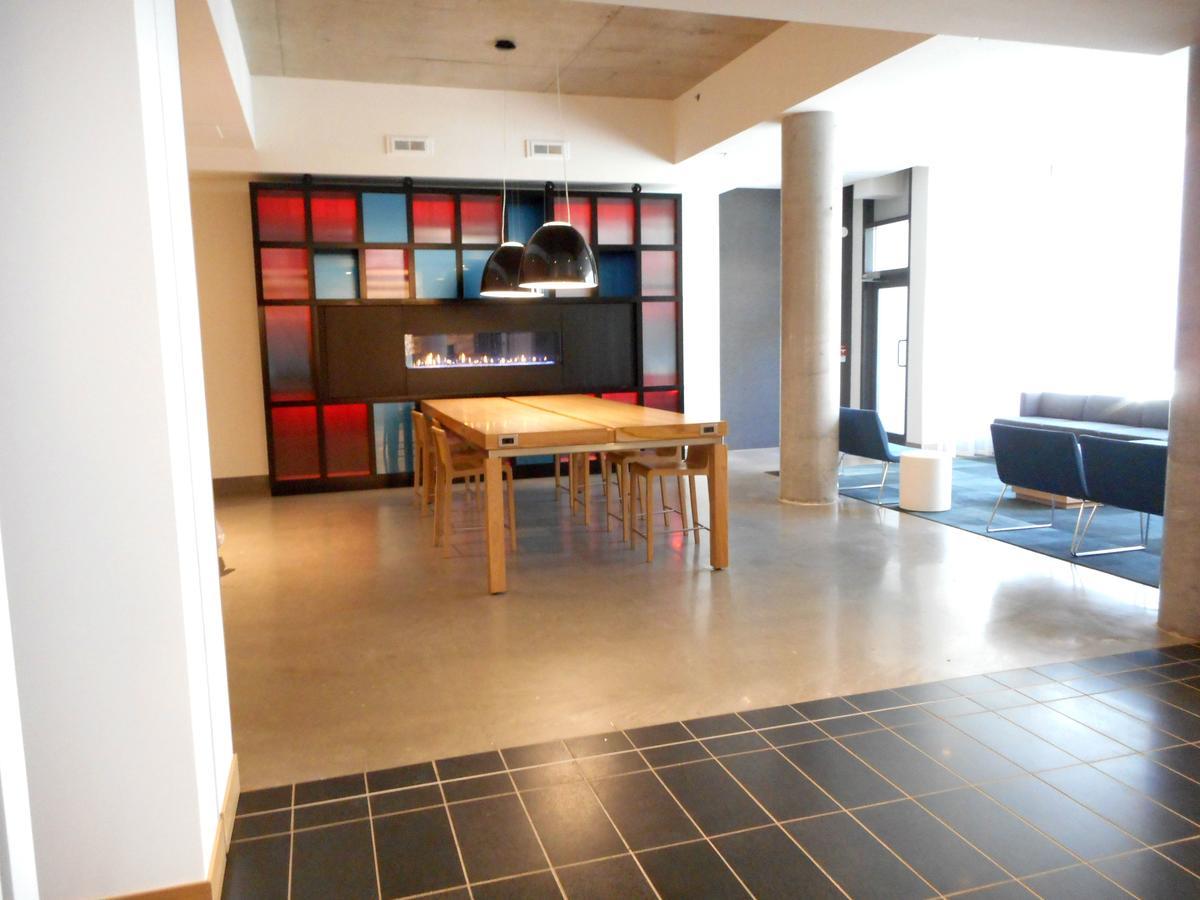 Le Dauphin Centre-ville Hotel Montreal