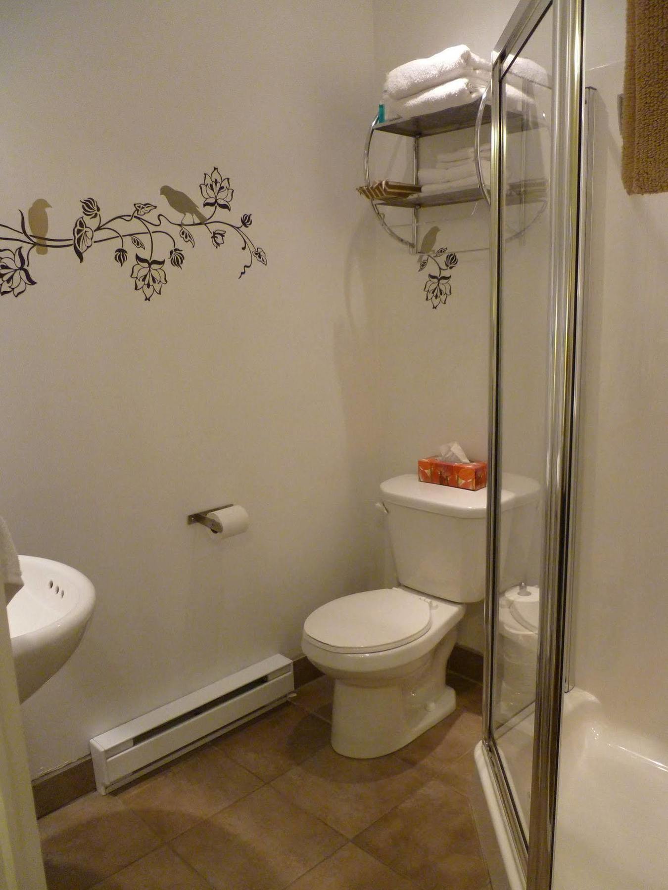 Gingerbread Manor Bed & Breakfast Montreal