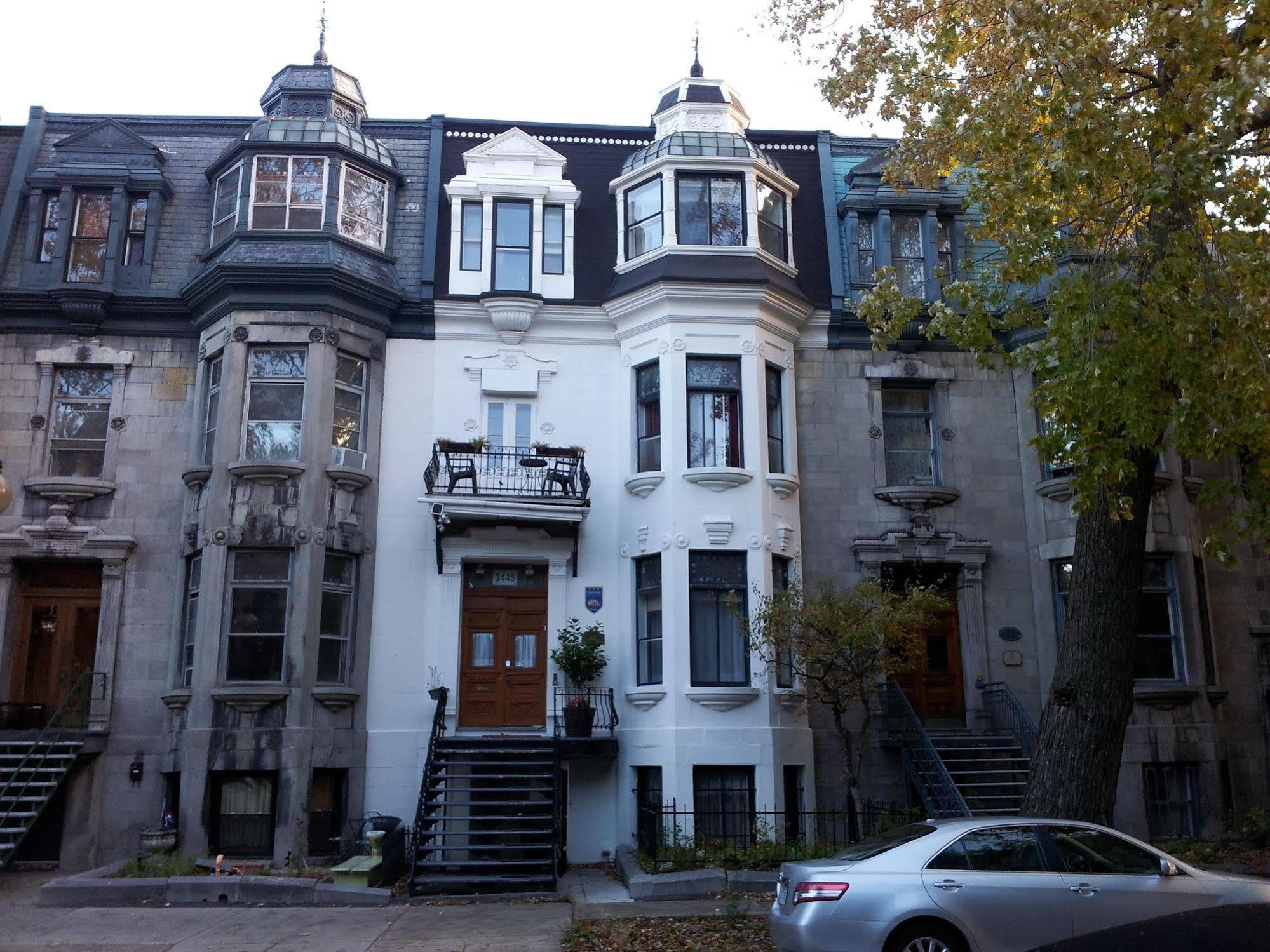 Bed & Breakfast Gingerbread Manor Montreal