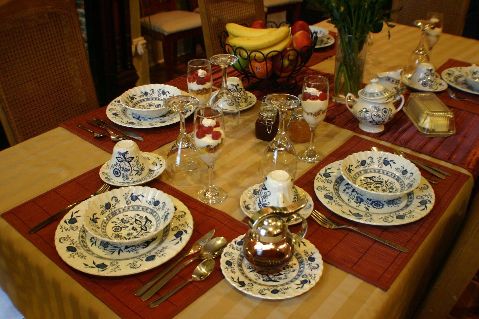 Gingerbread Manor Bed & Breakfast Montreal