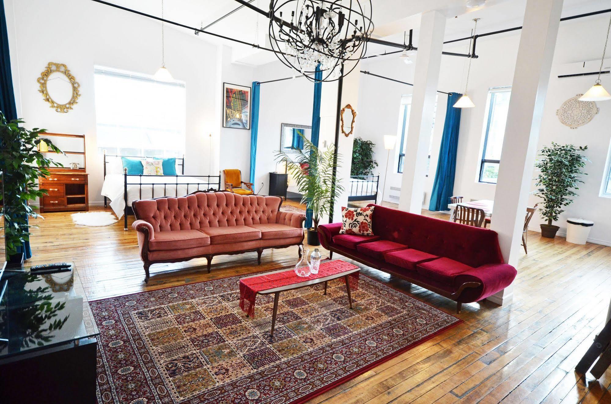 Likeahotel - Square Victoria 3*