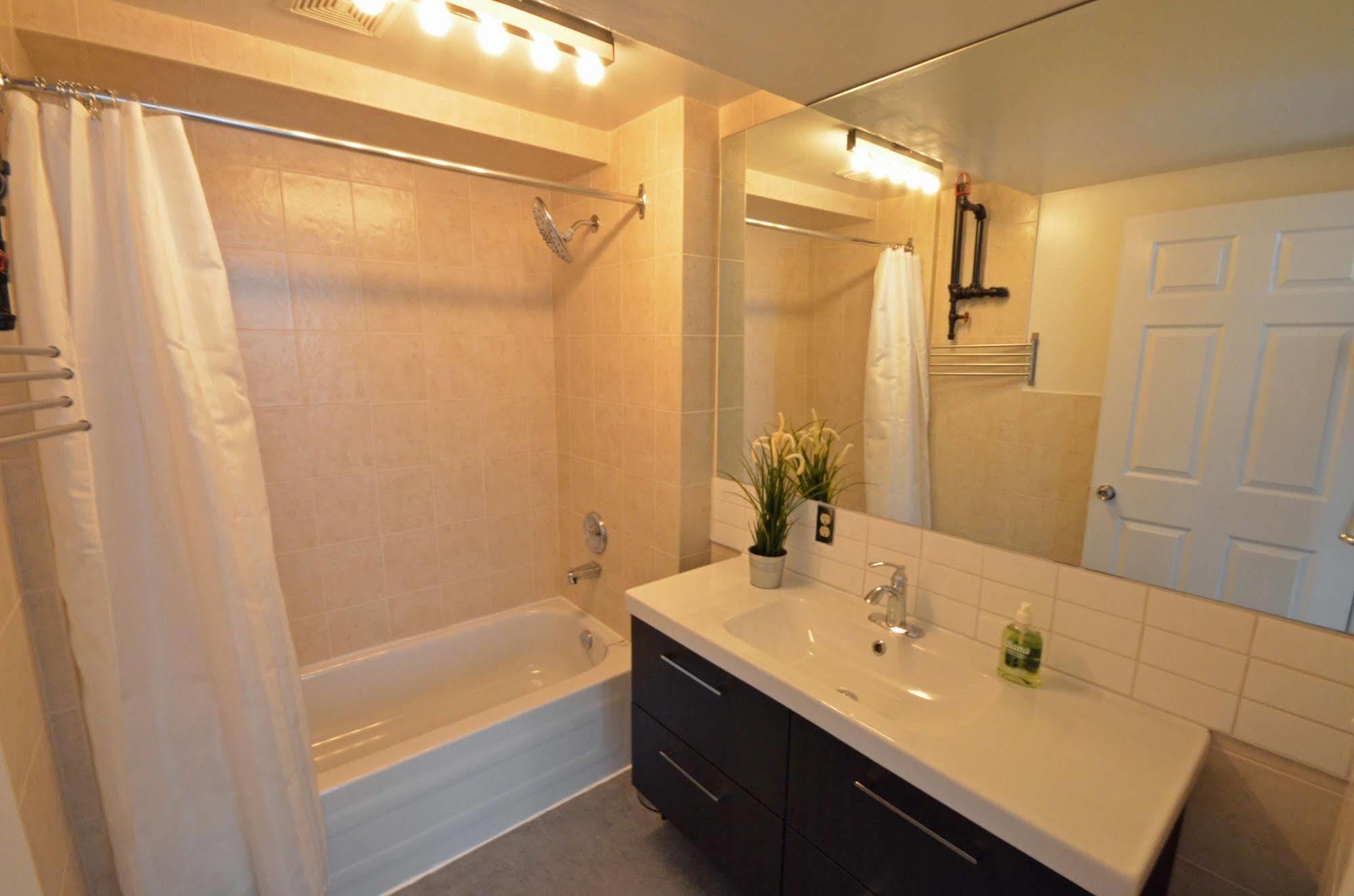Likeahotel - Square Victoria 3*
