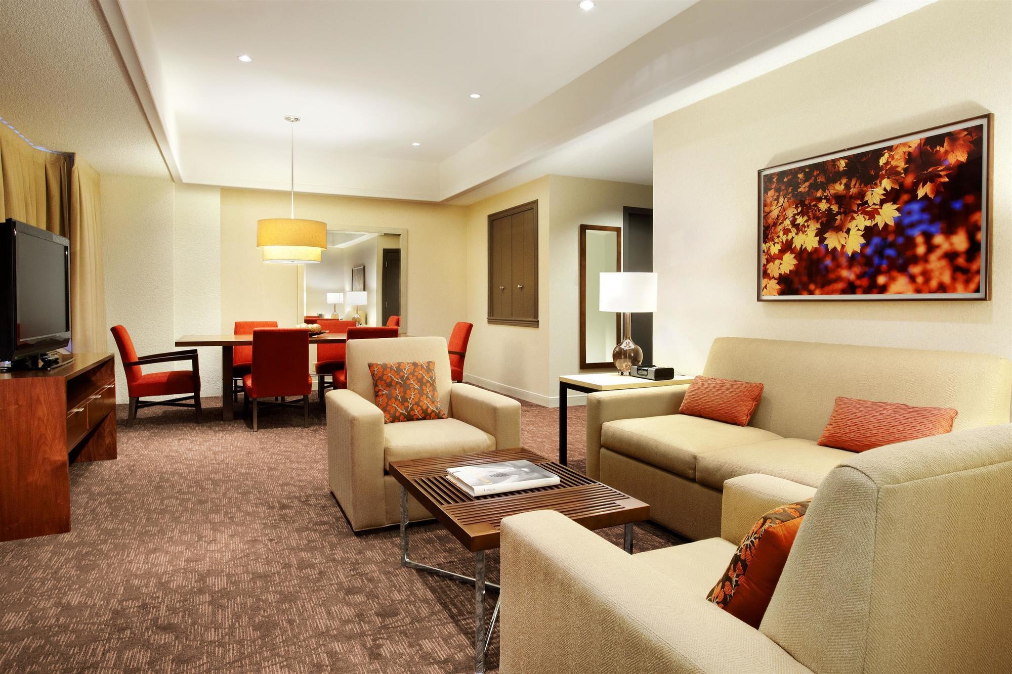 Le Centre Sheraton Hotel