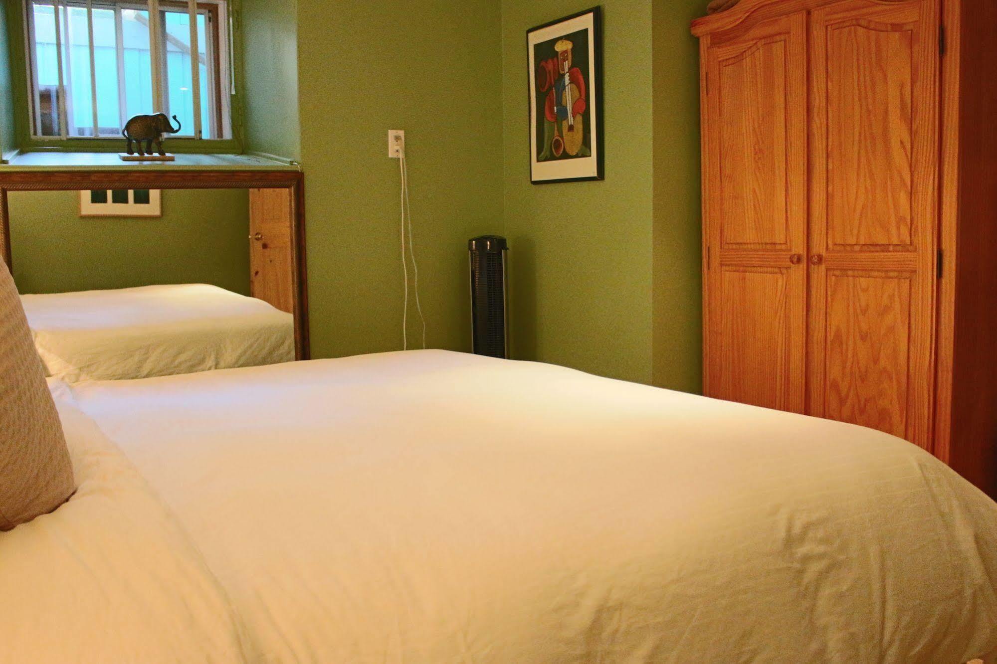 La Loggia Art Bed & Breakfast Montreal