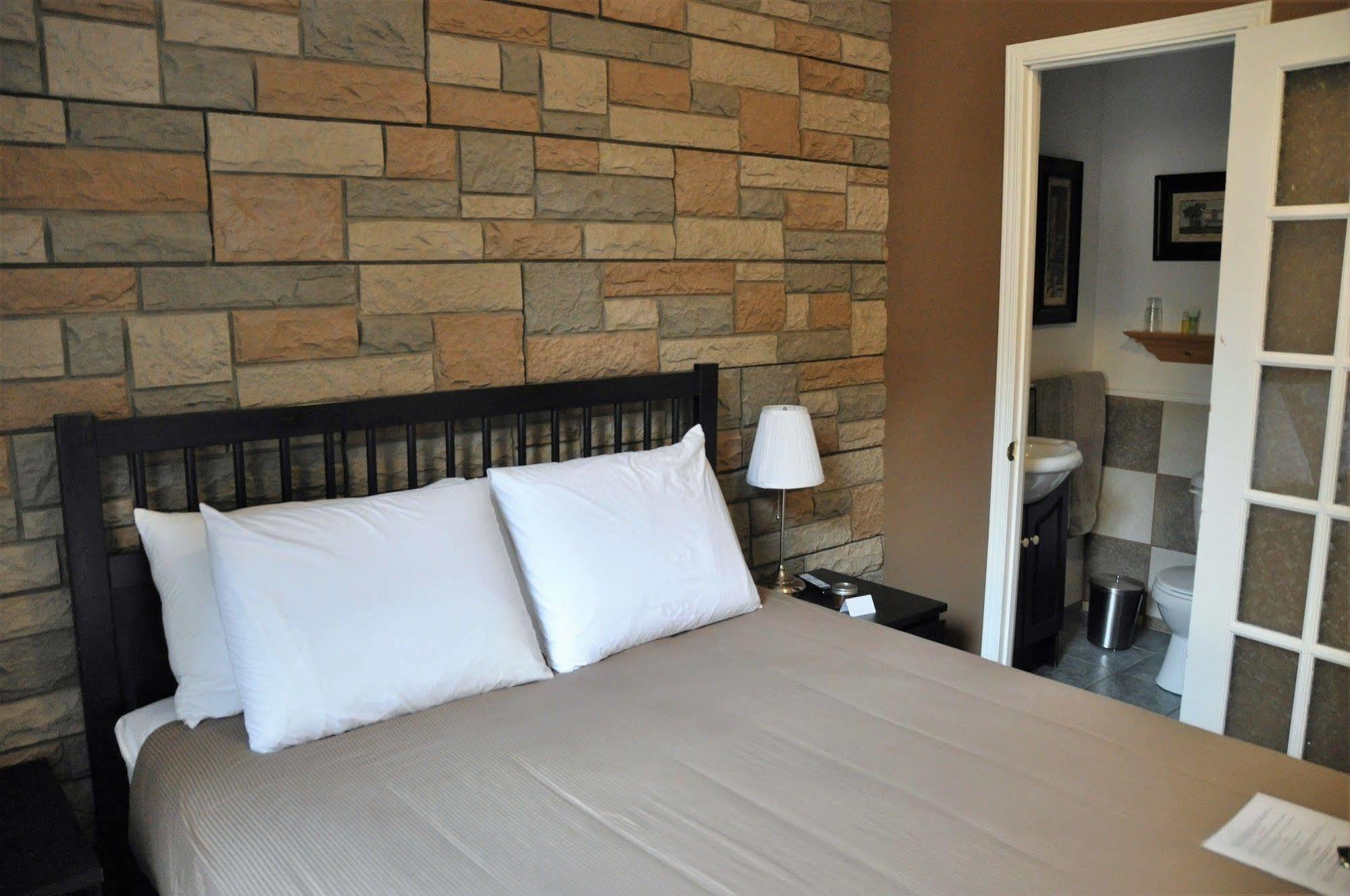 Bed & Breakfast Du Village Bbv Montreal