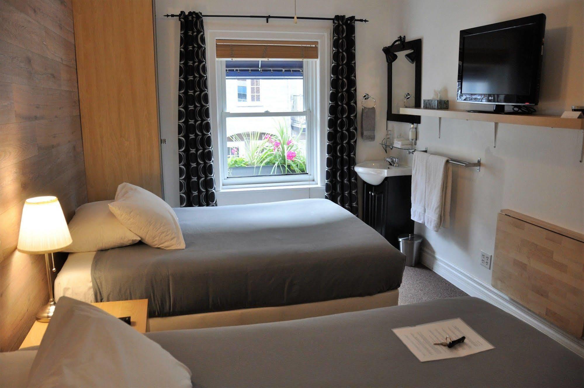 Du Village Bbv Bed & Breakfast Montreal