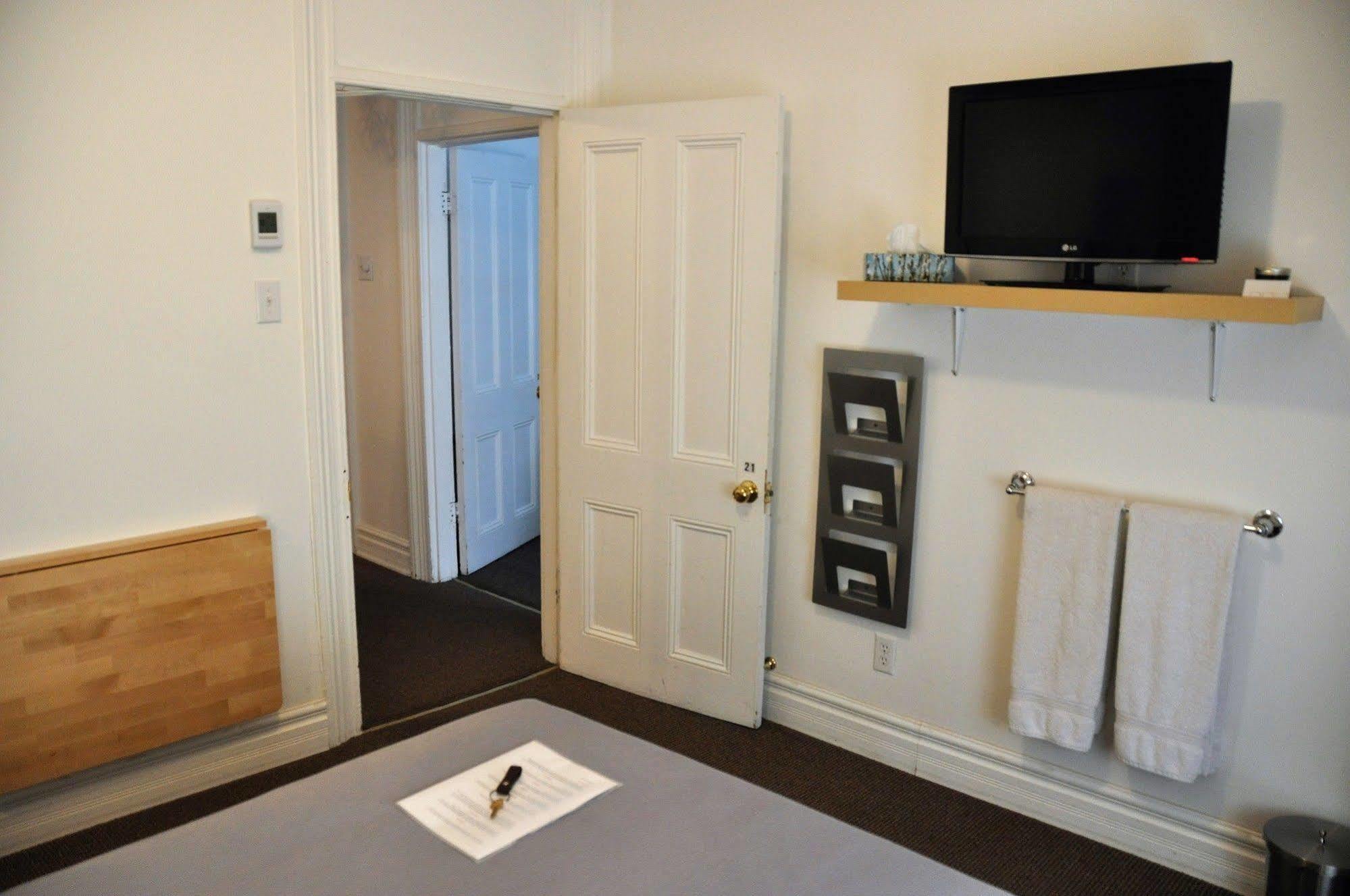 Du Village Bbv Bed & Breakfast Montreal