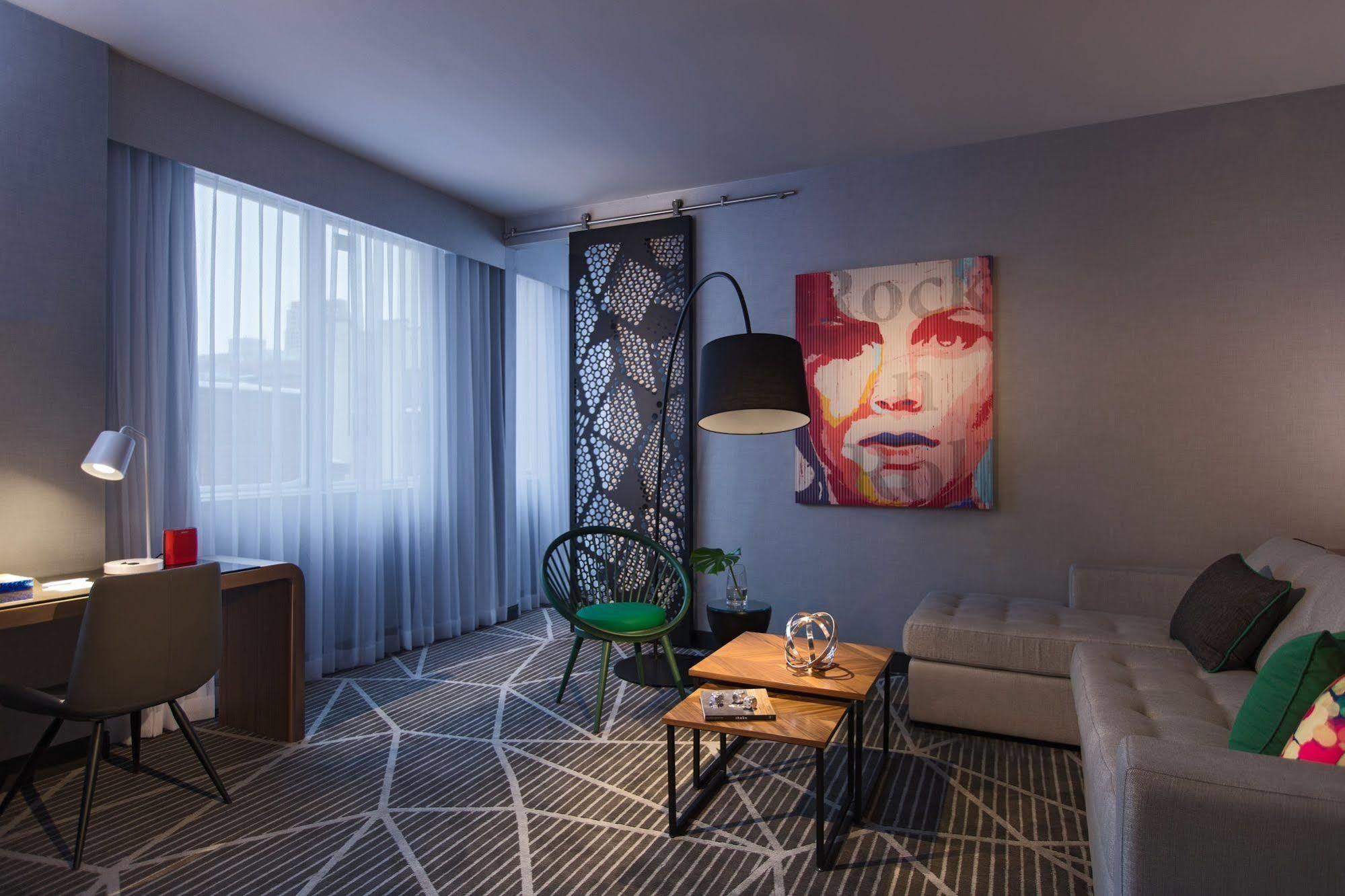Renaissance Downtown Hotel 4*