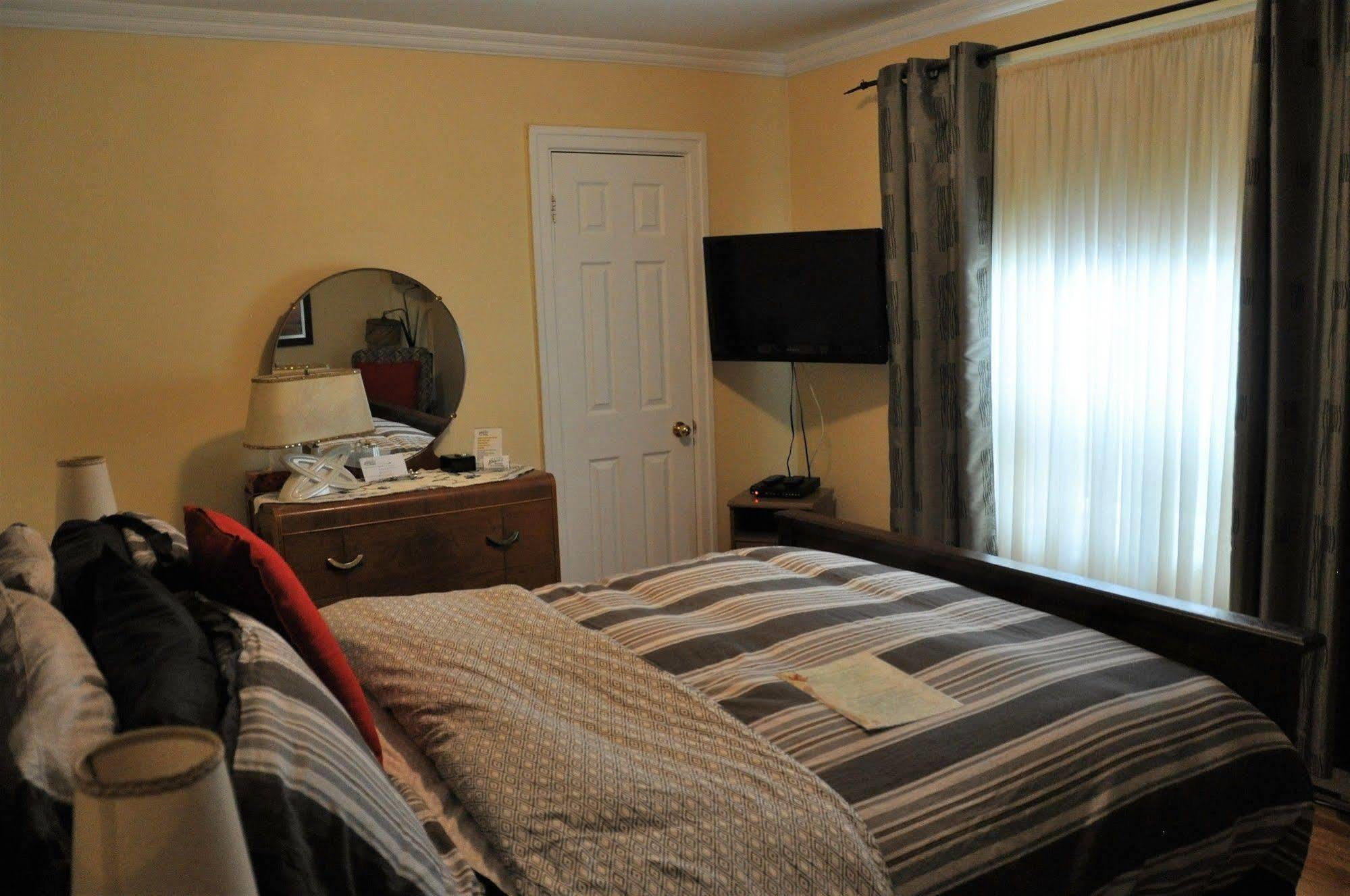Maison Des Jardins B & B Bed & Breakfast 4*