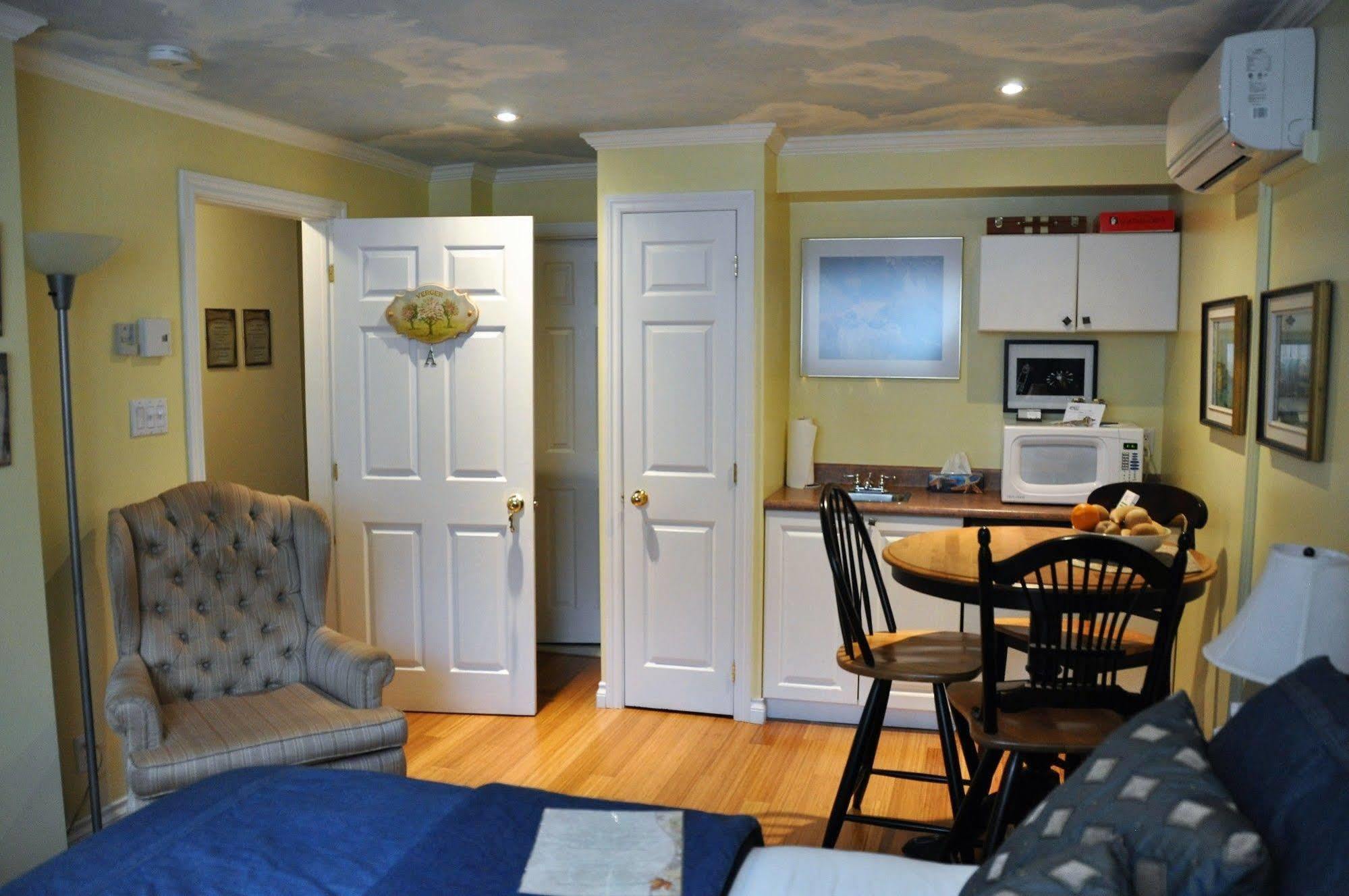 Maison Des Jardins B & B Bed & Breakfast