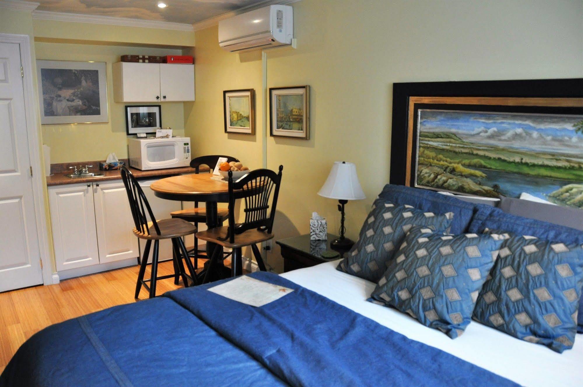 Maison Des Jardins B & B 4*