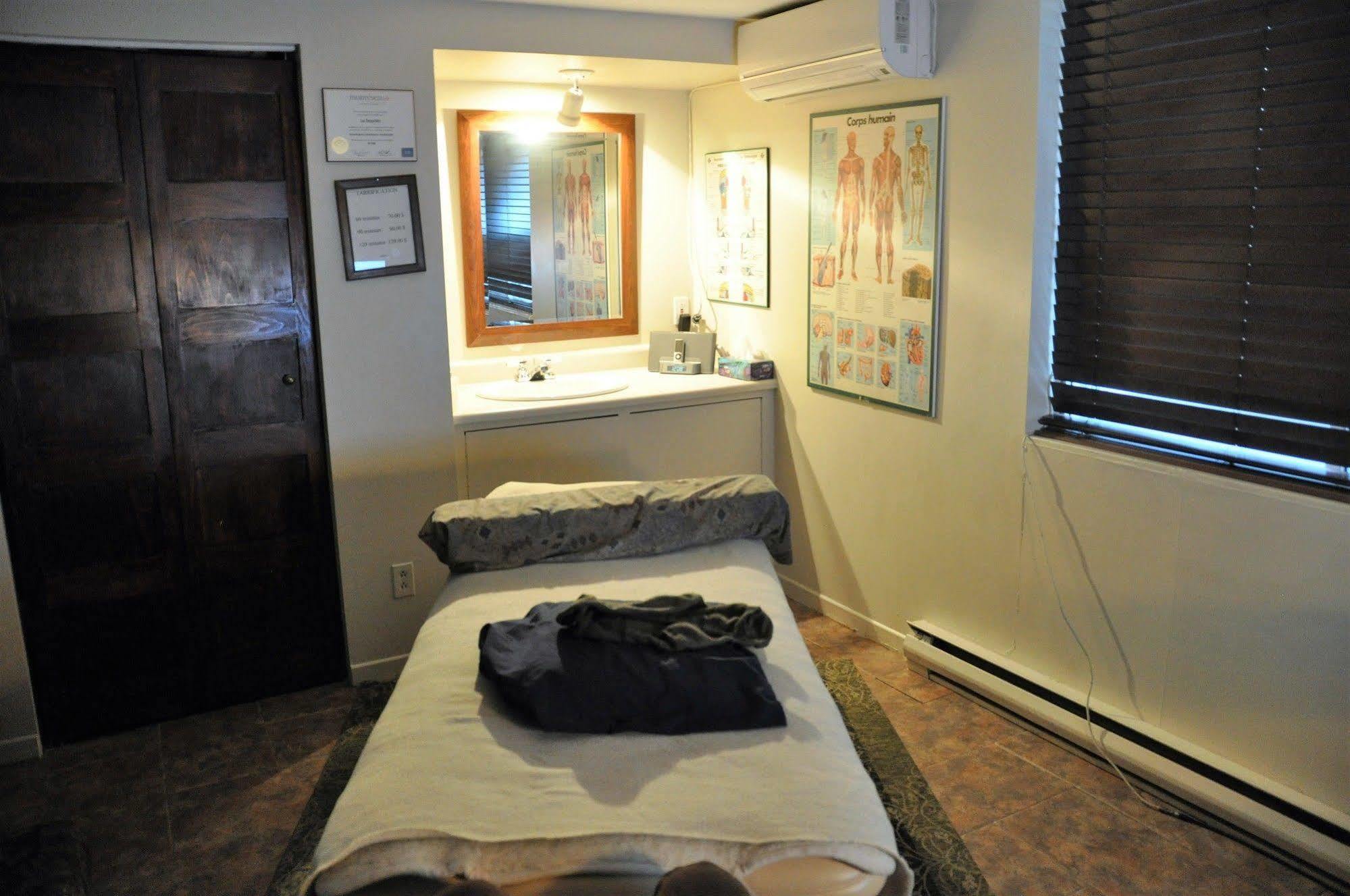 Maison Des Jardins B & B Bed & Breakfast Montreal