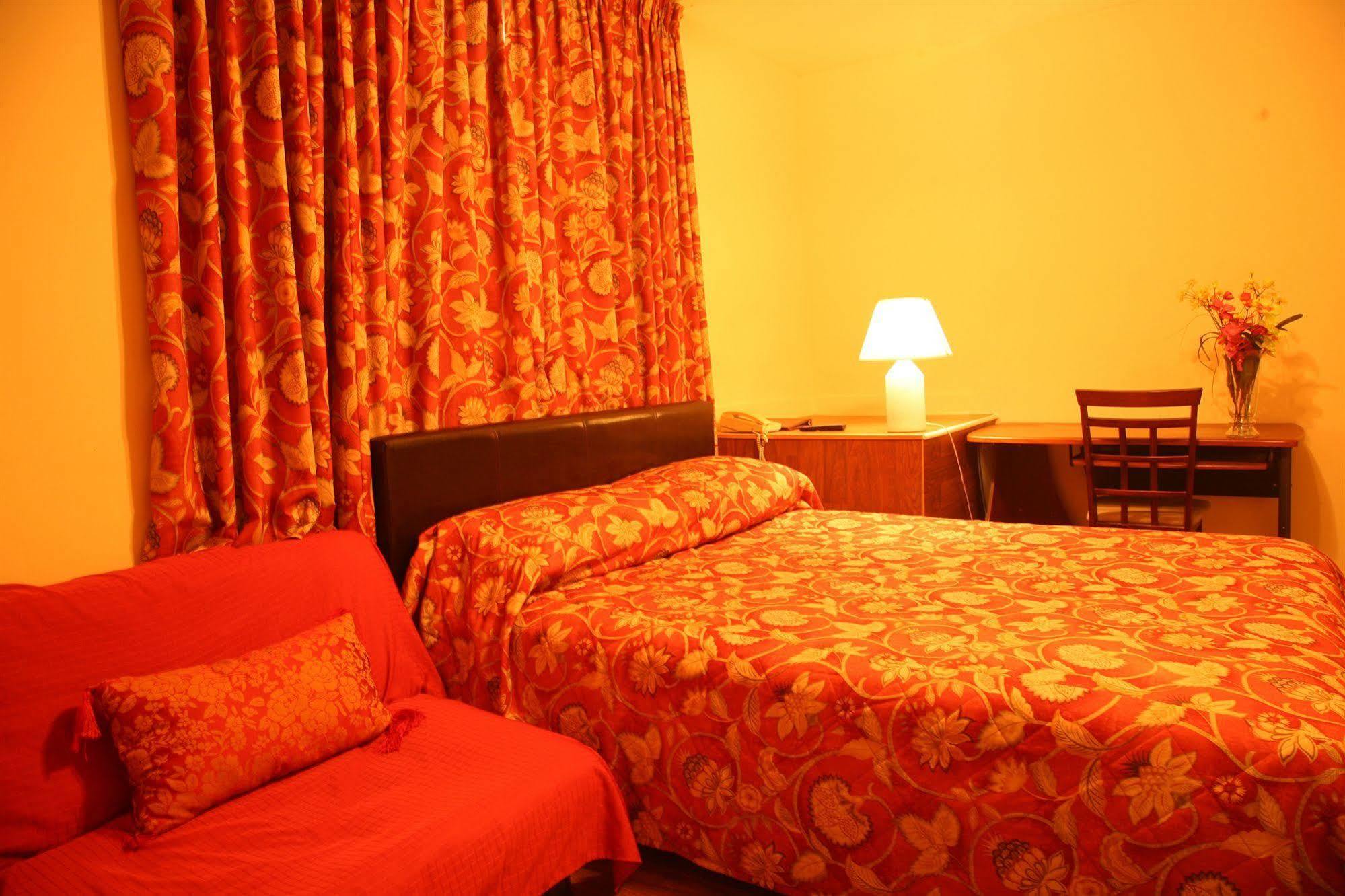 Park Avenue Hotel *