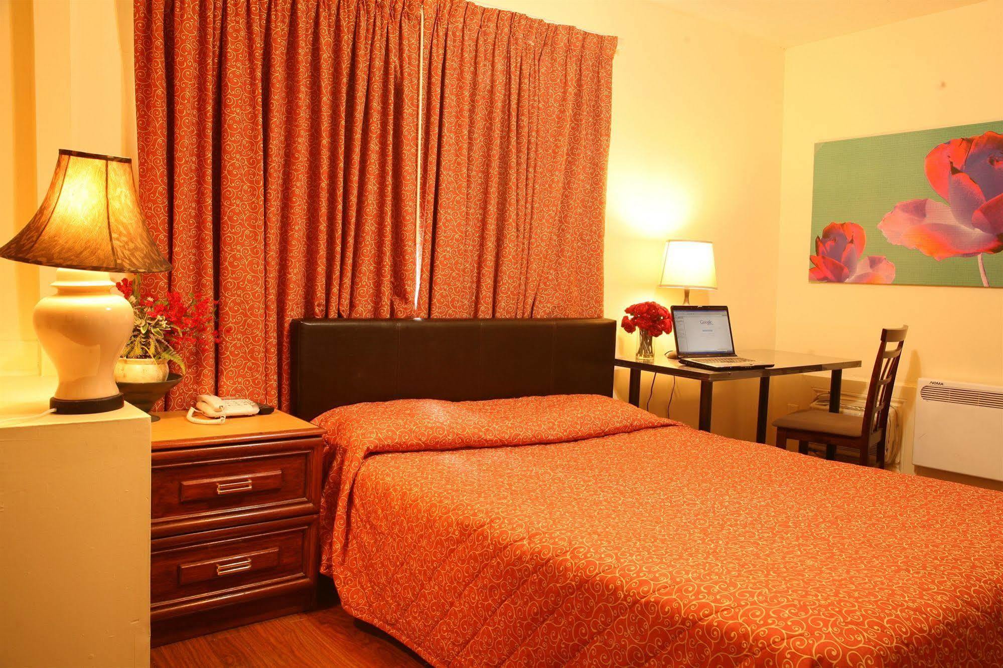 Park Avenue Hotel *