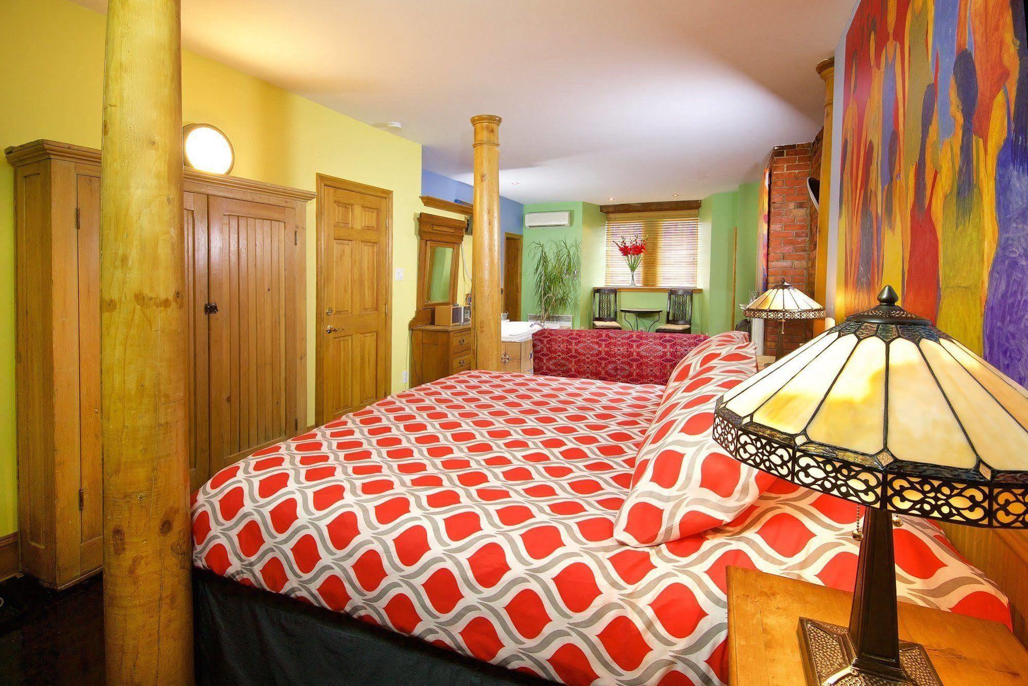 Les Bons Matins 3* Montreal