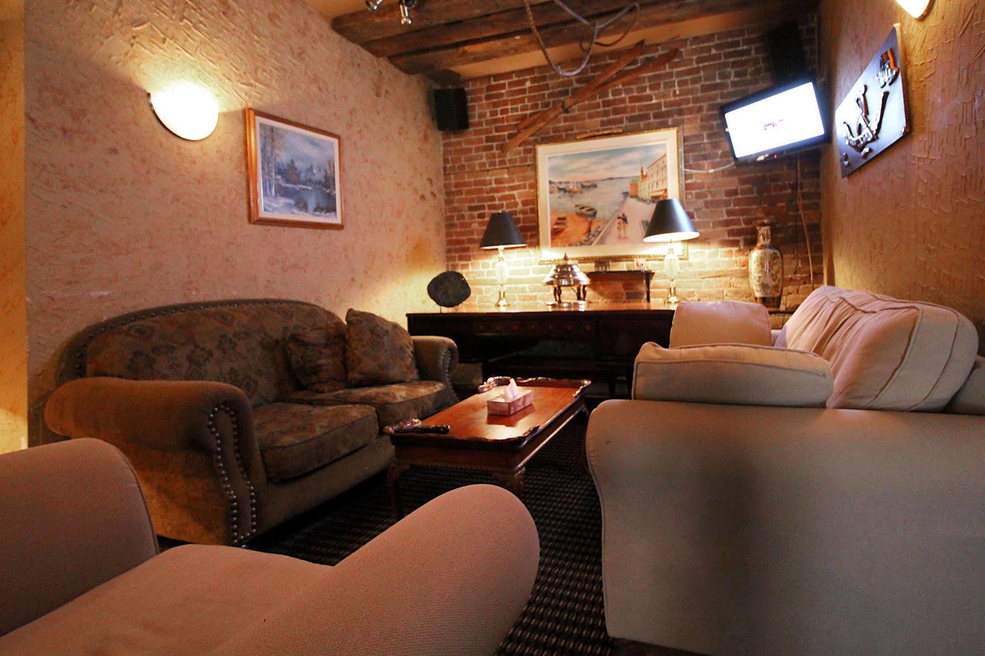 Hotel Champ De Mars Montreal