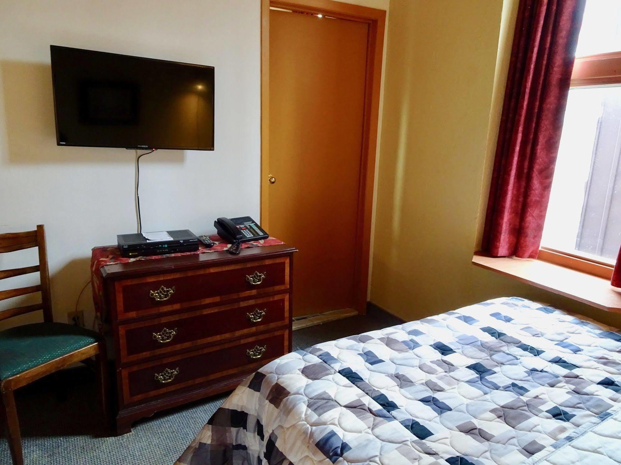 Champ De Mars Hotel 2*
