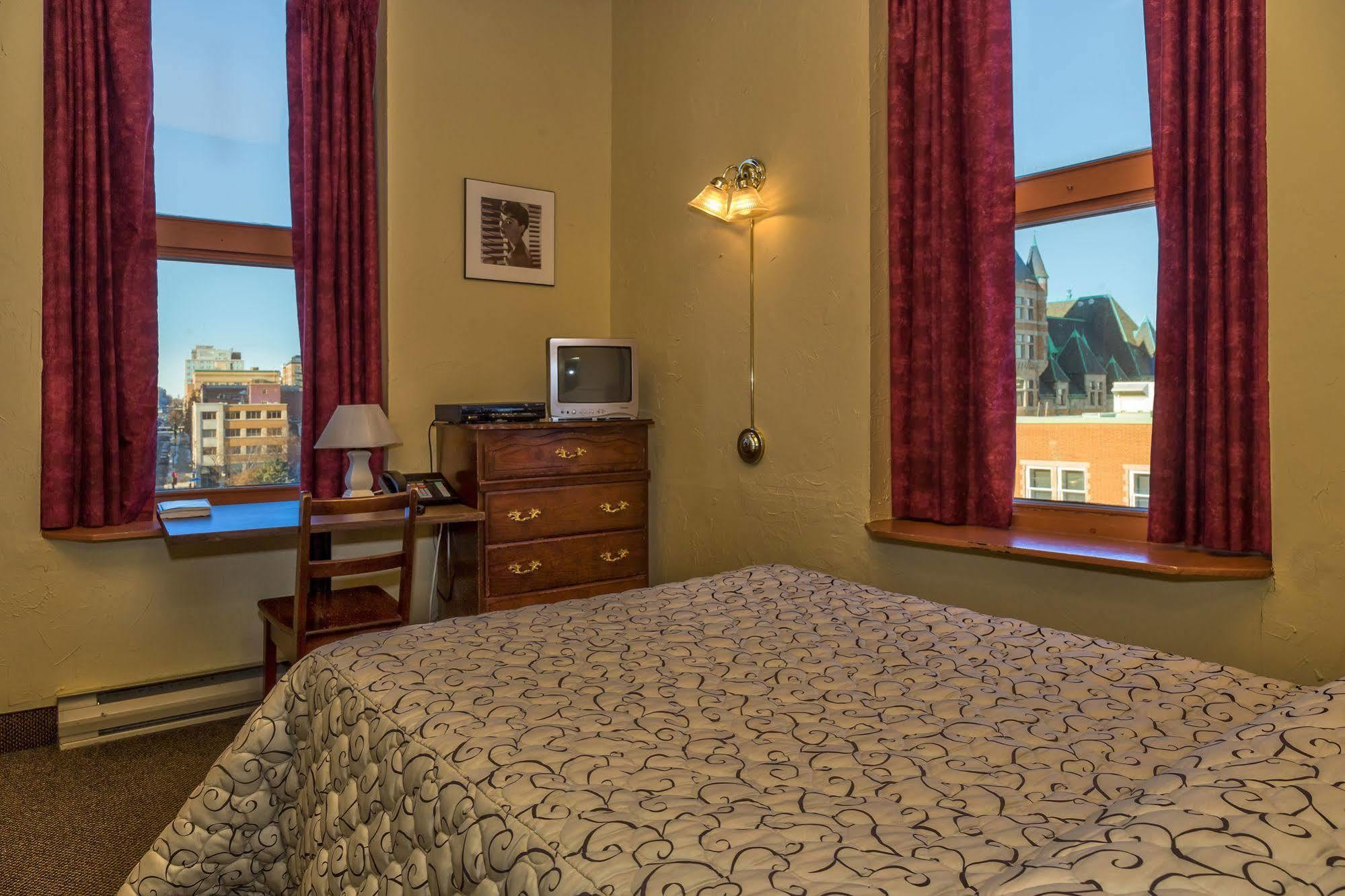 Hotel Champ De Mars Montreal
