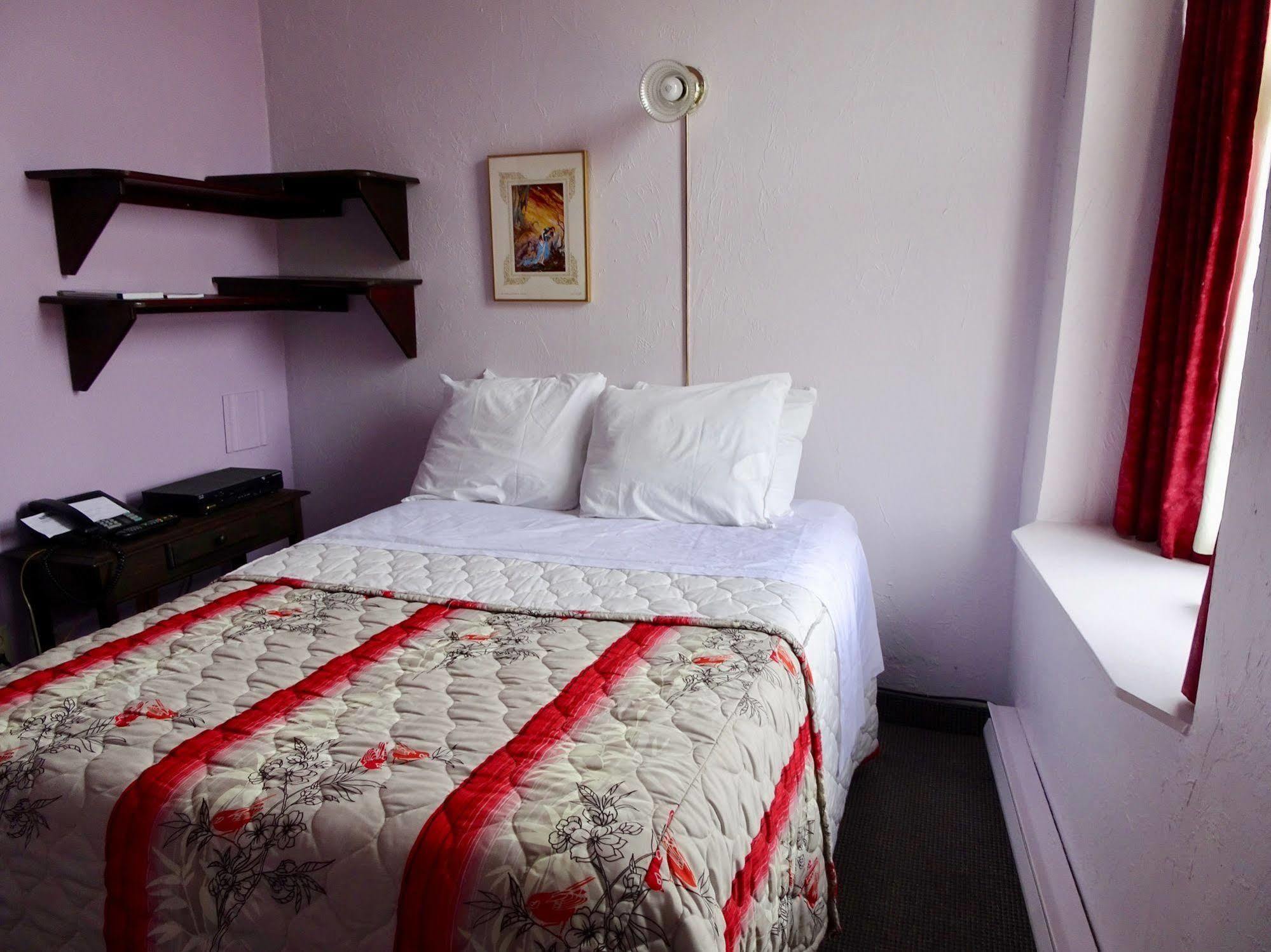 Champ De Mars Hotel 2*
