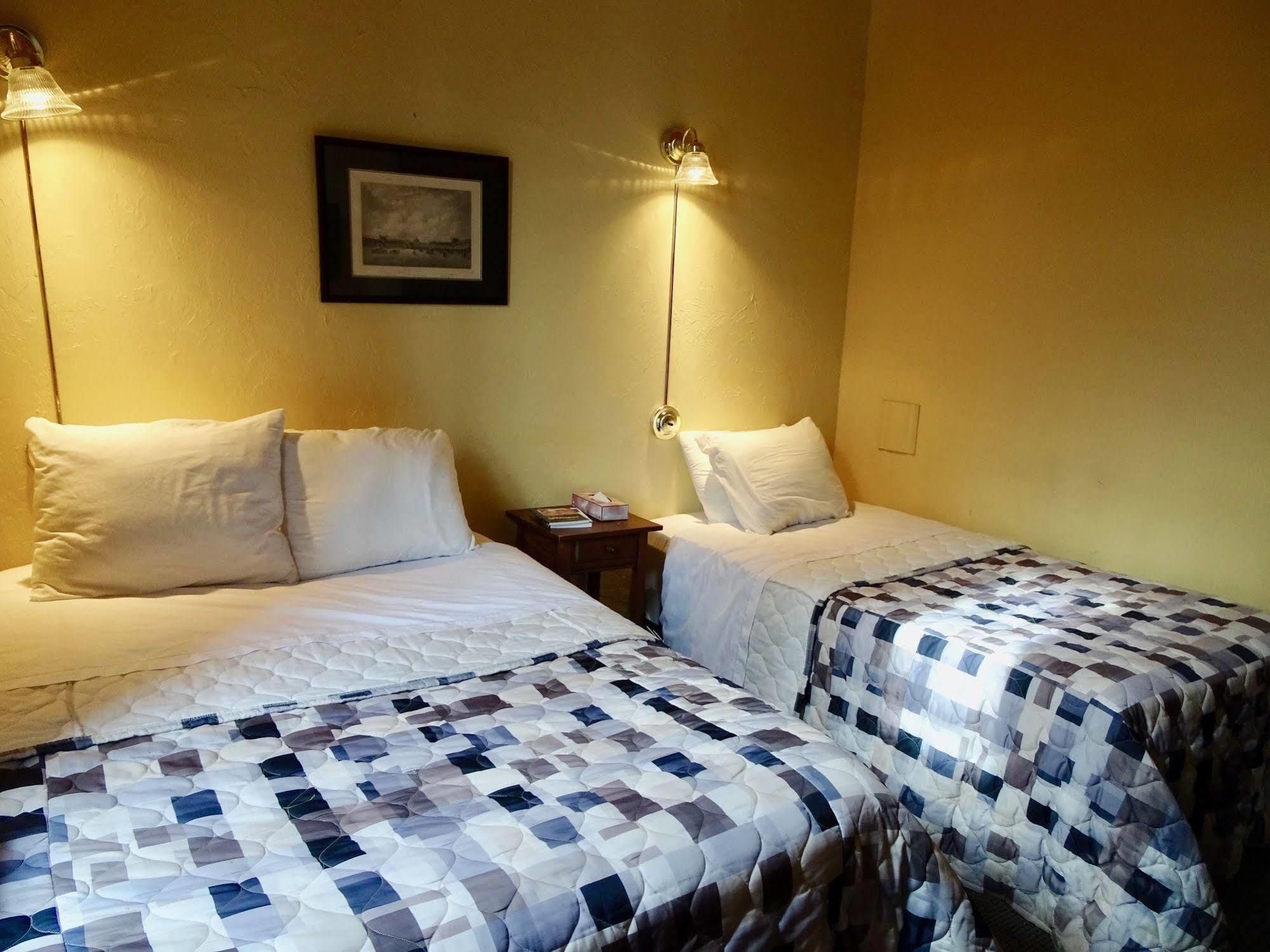 Champ De Mars Hotel Montreal