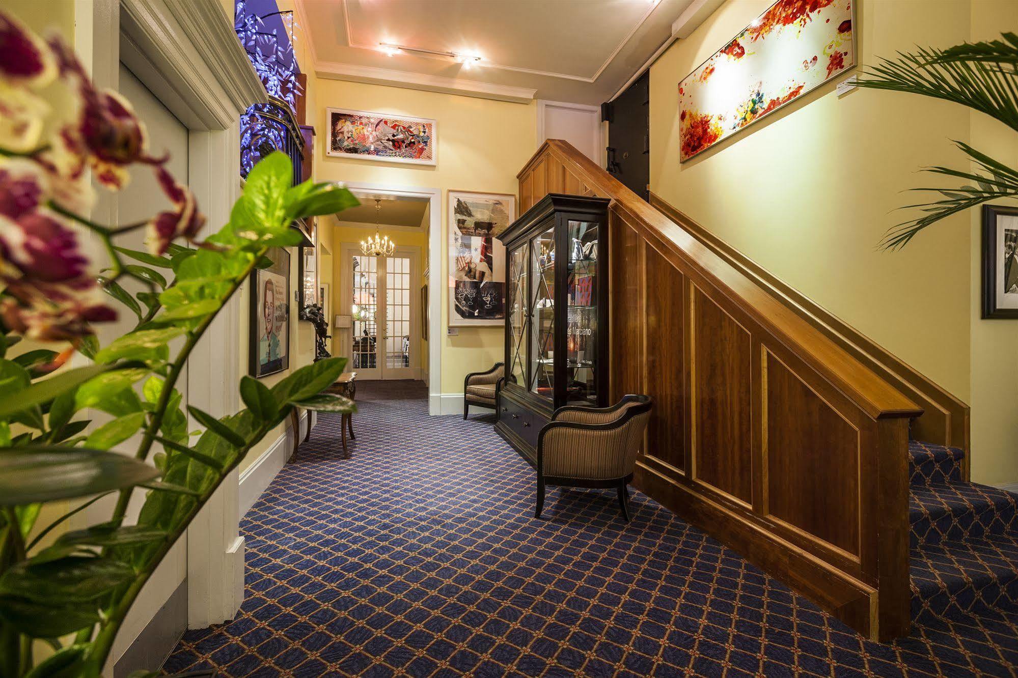 Lhotel Hotel