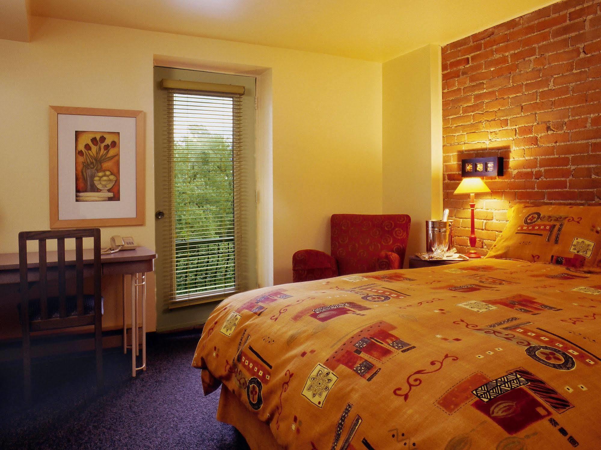 Inn De La Fontaine 3*