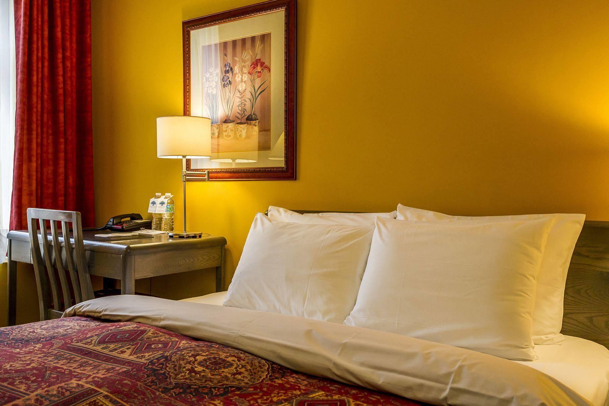 Inn De La Fontaine 3*