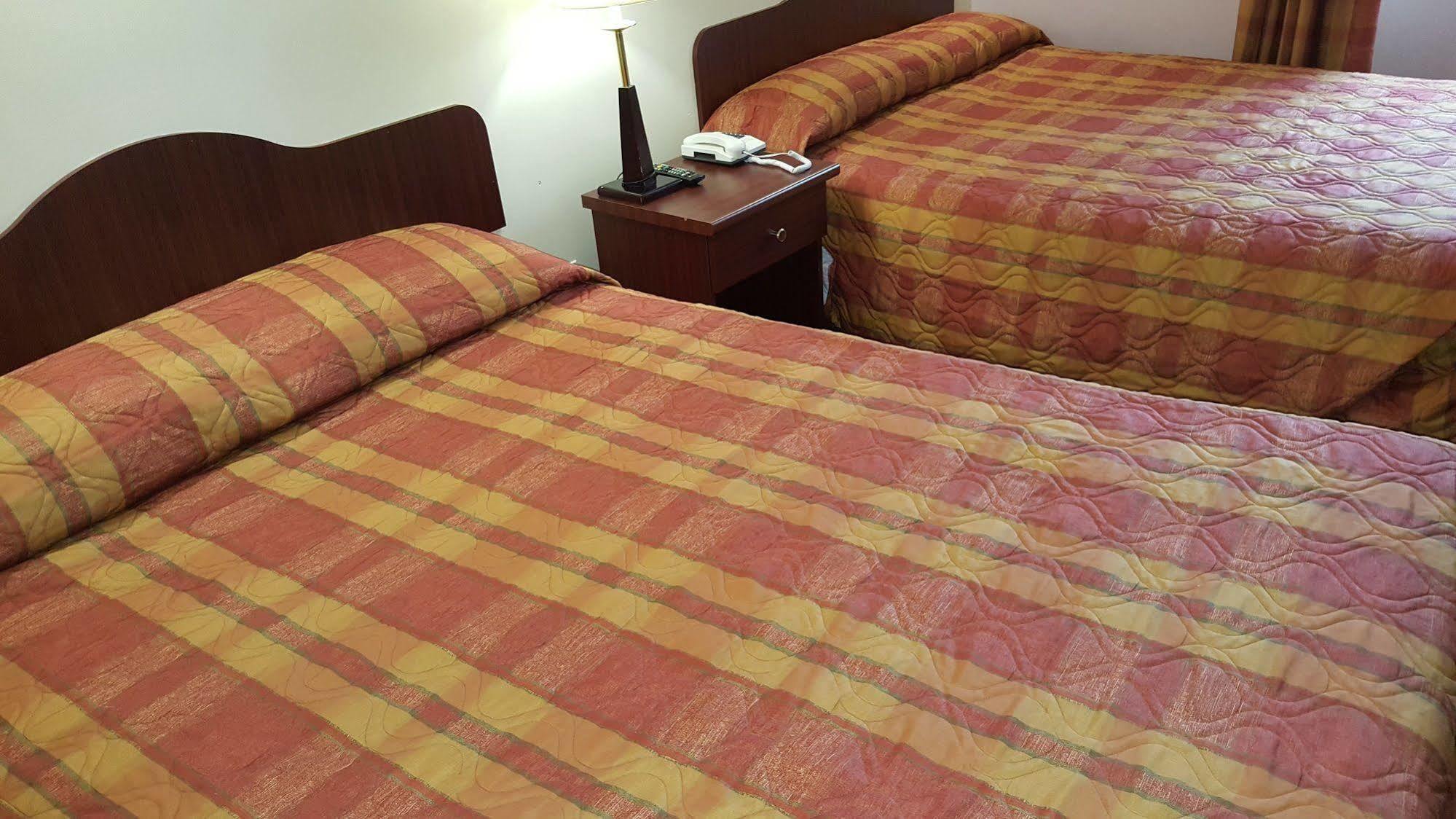 Econo Hotel 2*
