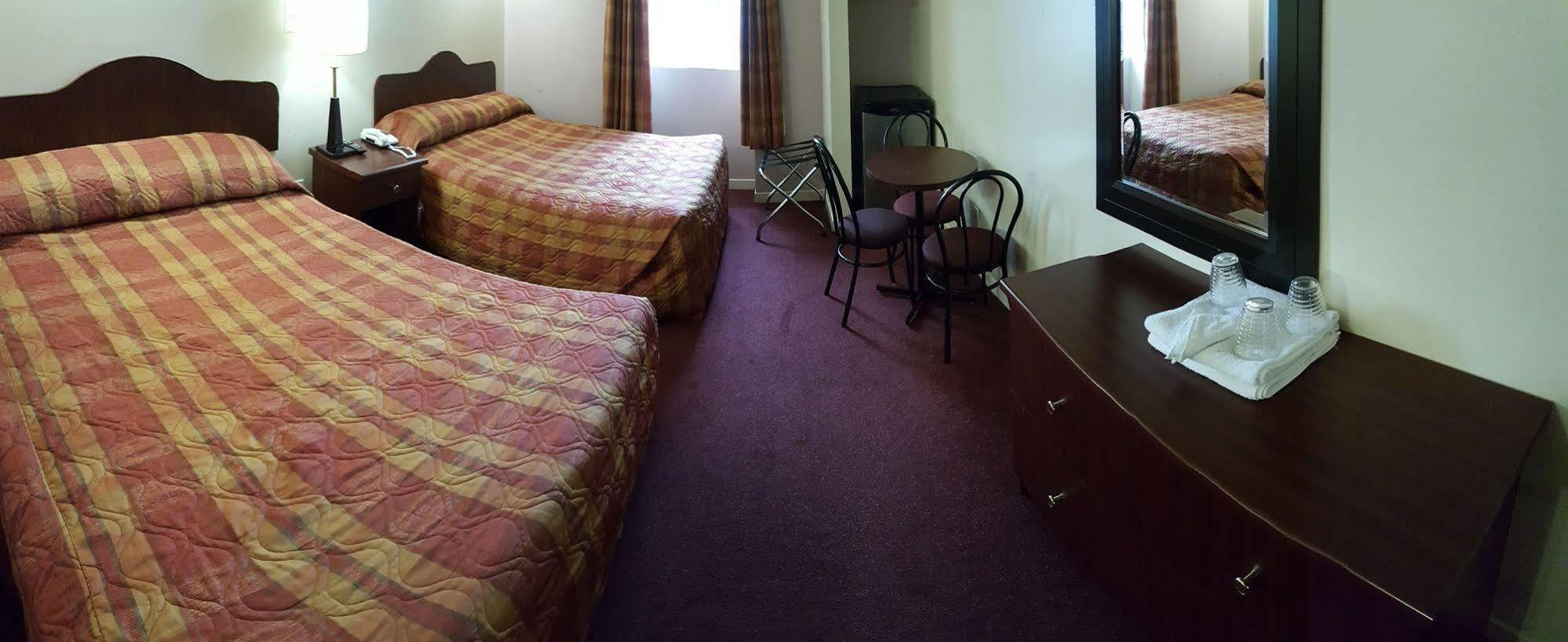 Econo Hotel