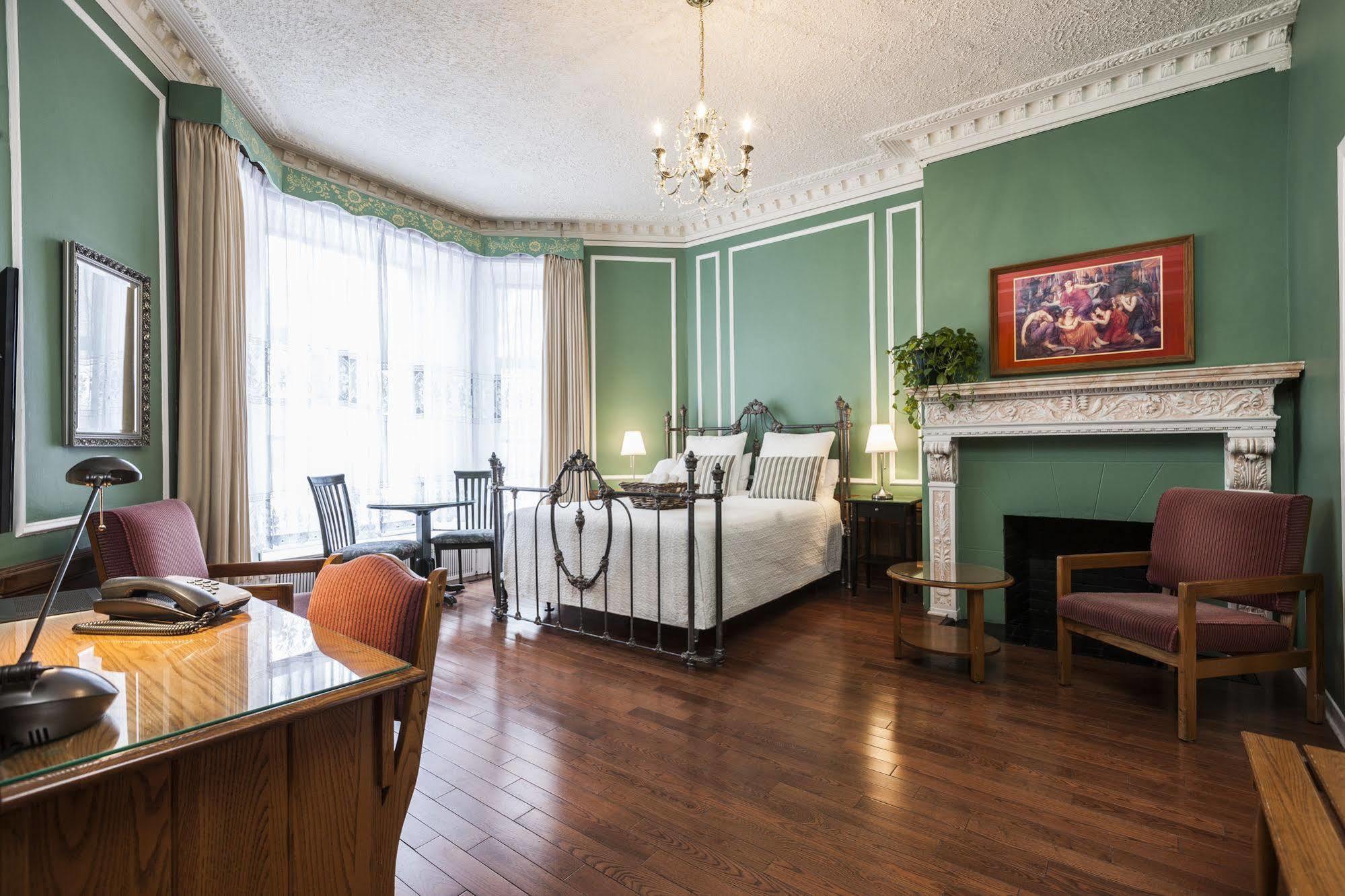 Chateau De L'argoat Montreal