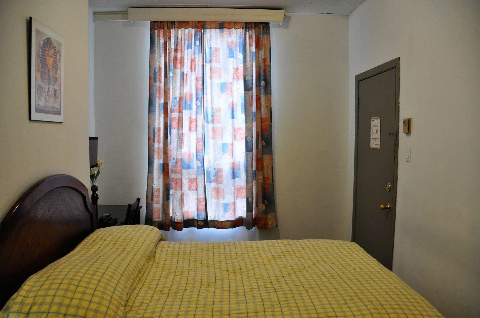 Hotel Bon Accueil Montreal