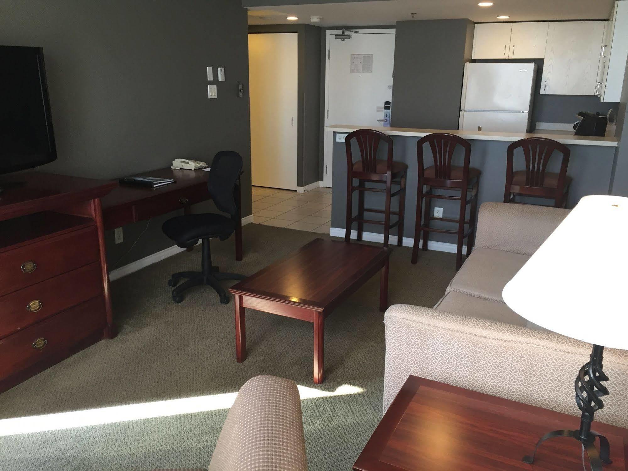 Hotel Faubourg Centre-ville Downtown Montreal
