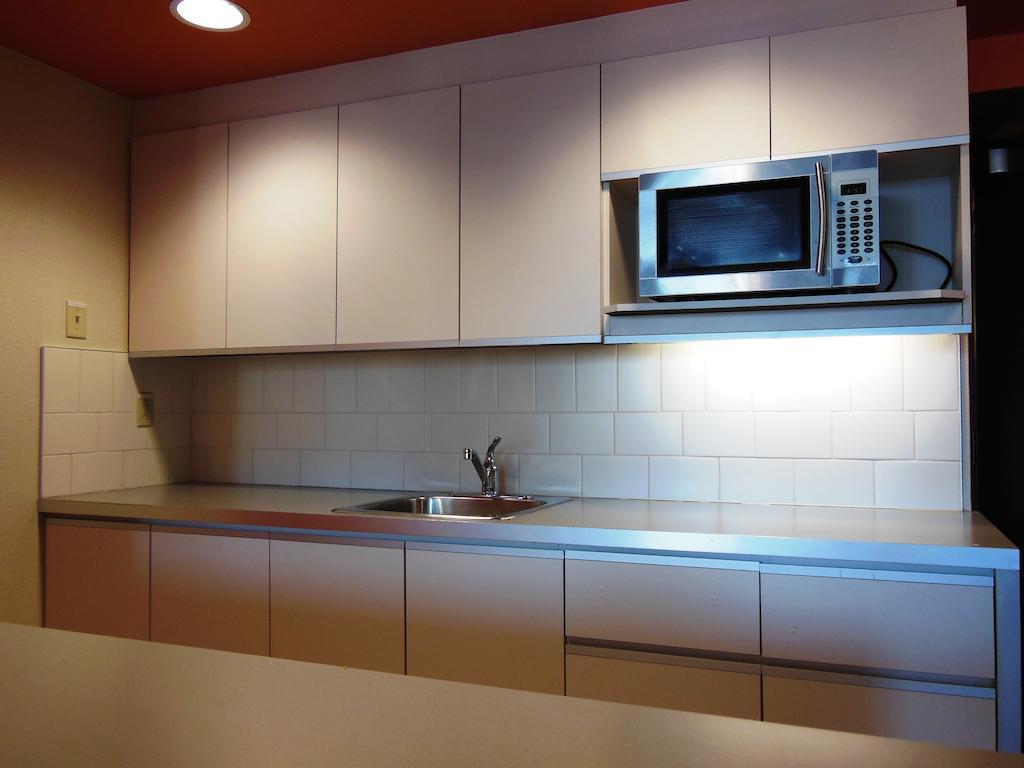 Four Points By Sheraton Montreal Centre-Ville Hotel Montreal