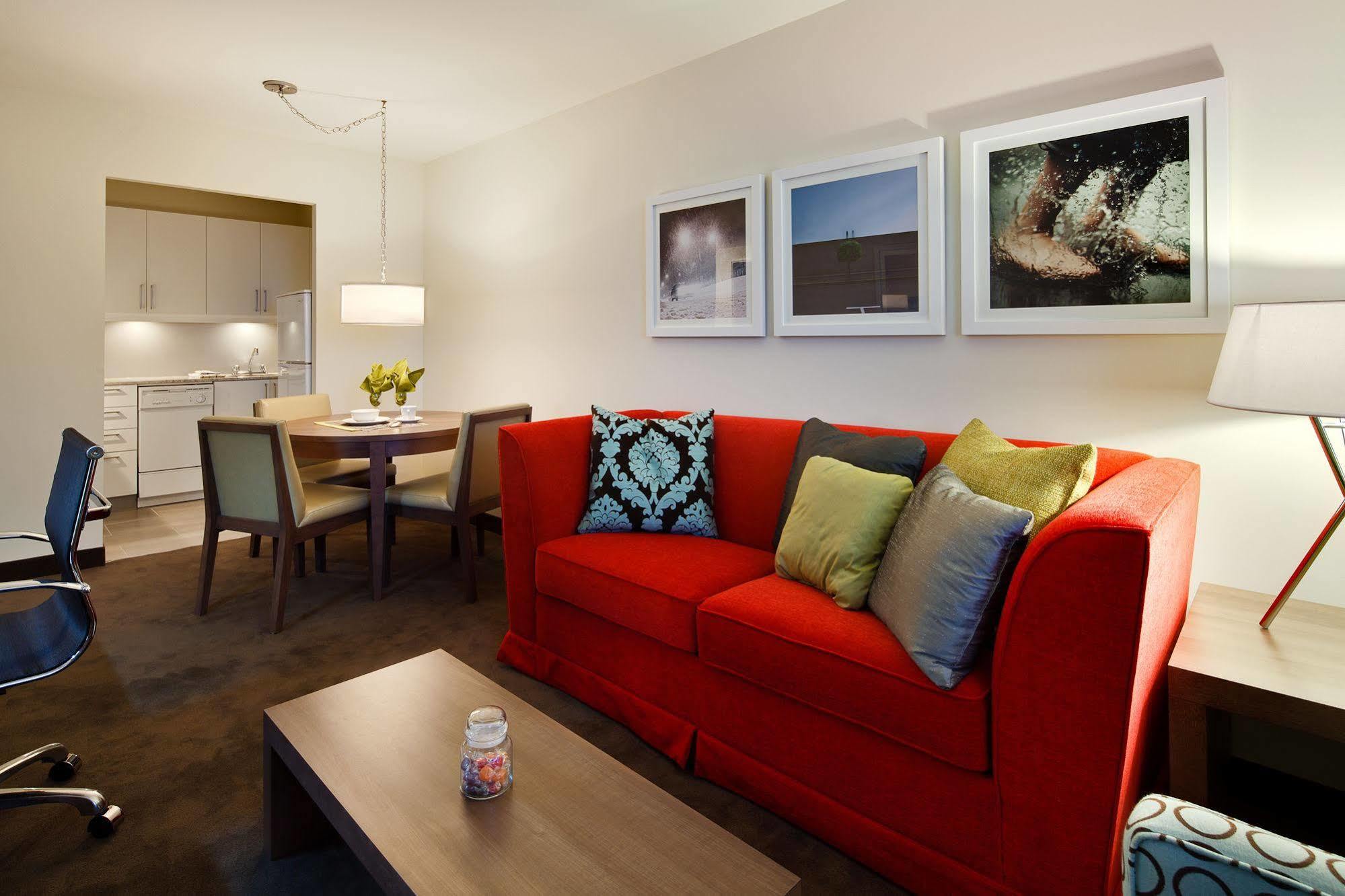 By Marriott Westmount Hotel 4*