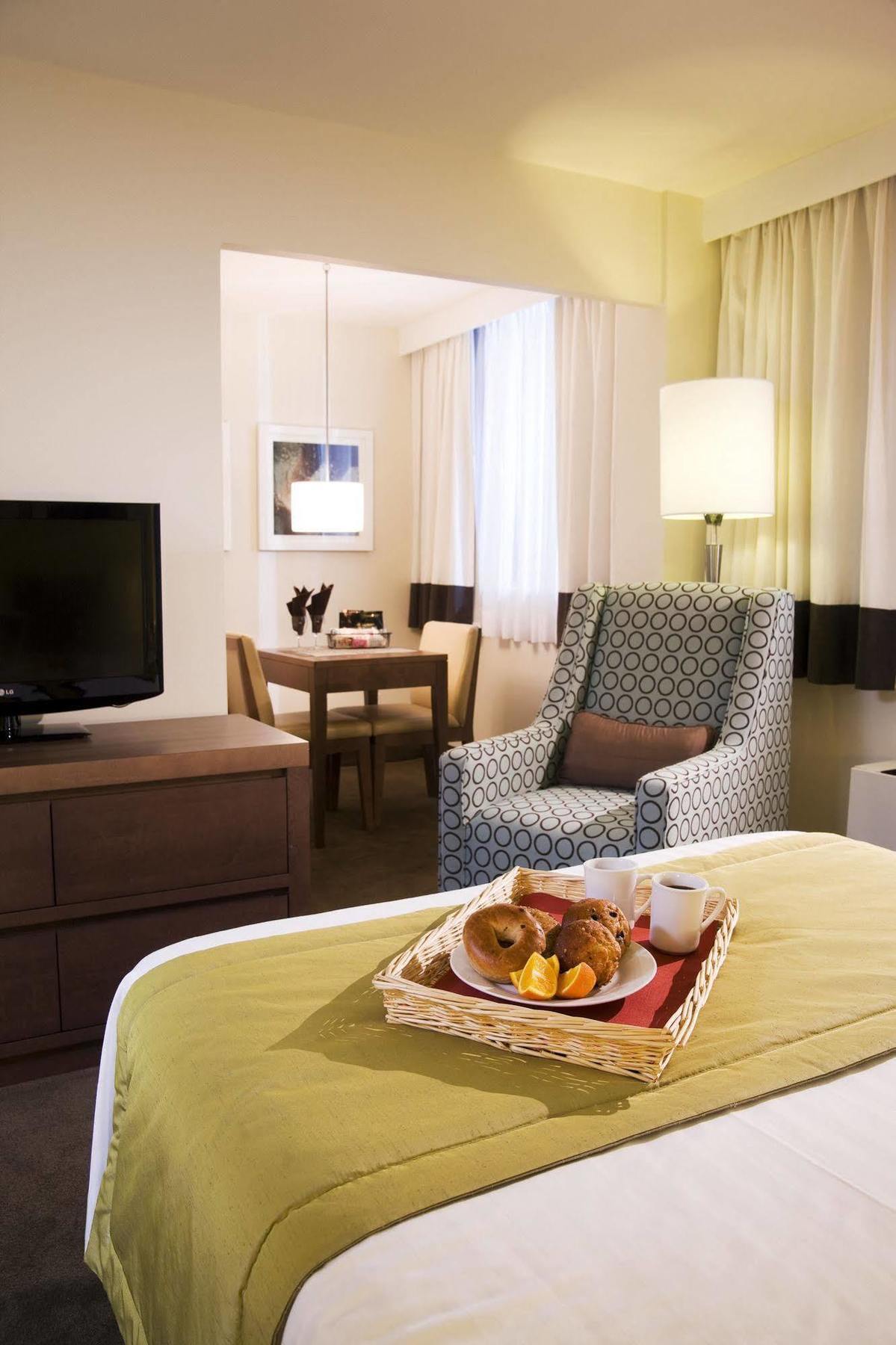 By Marriott Westmount 4*