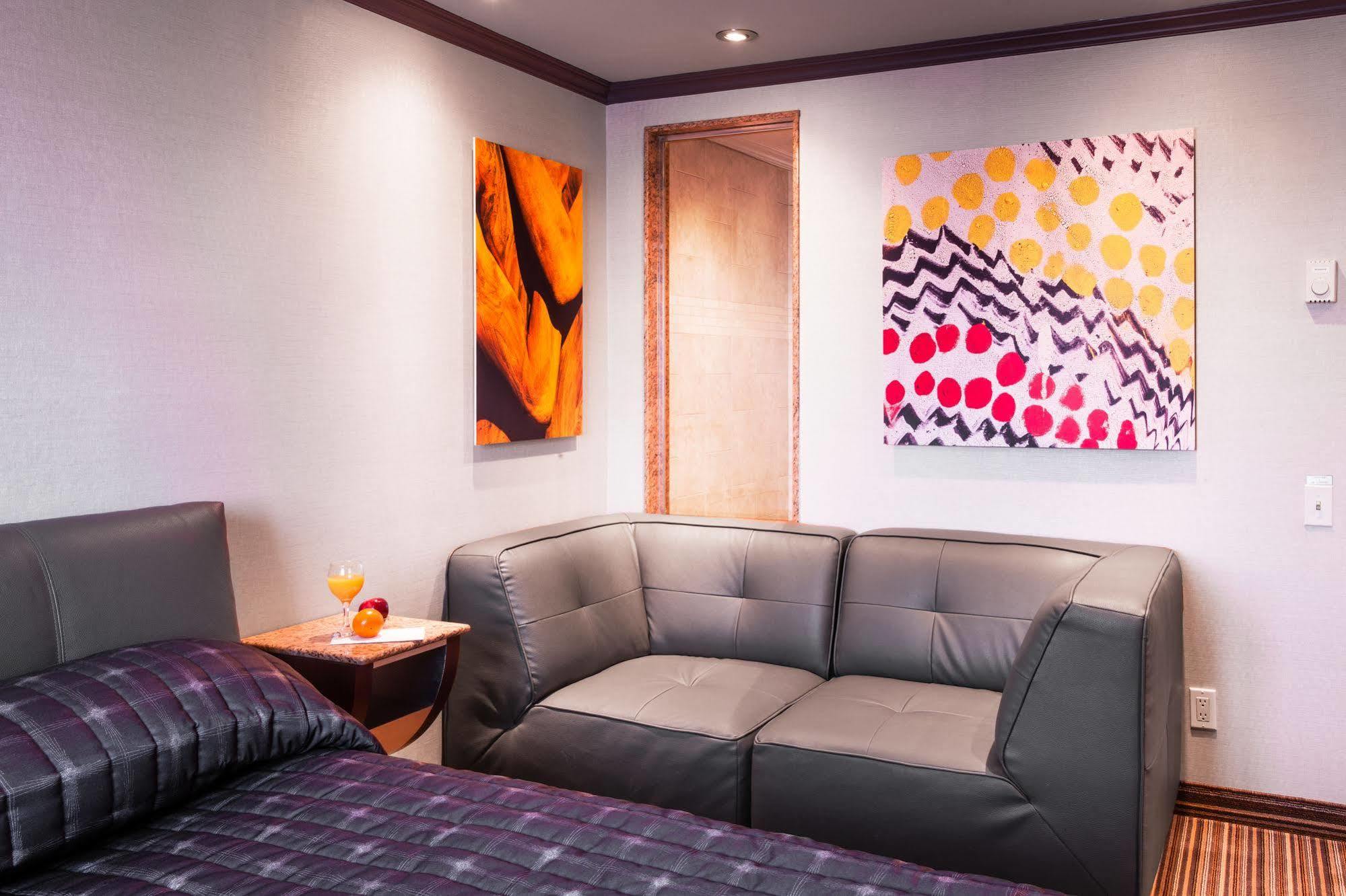 Hotel Le Chabrol & 3*