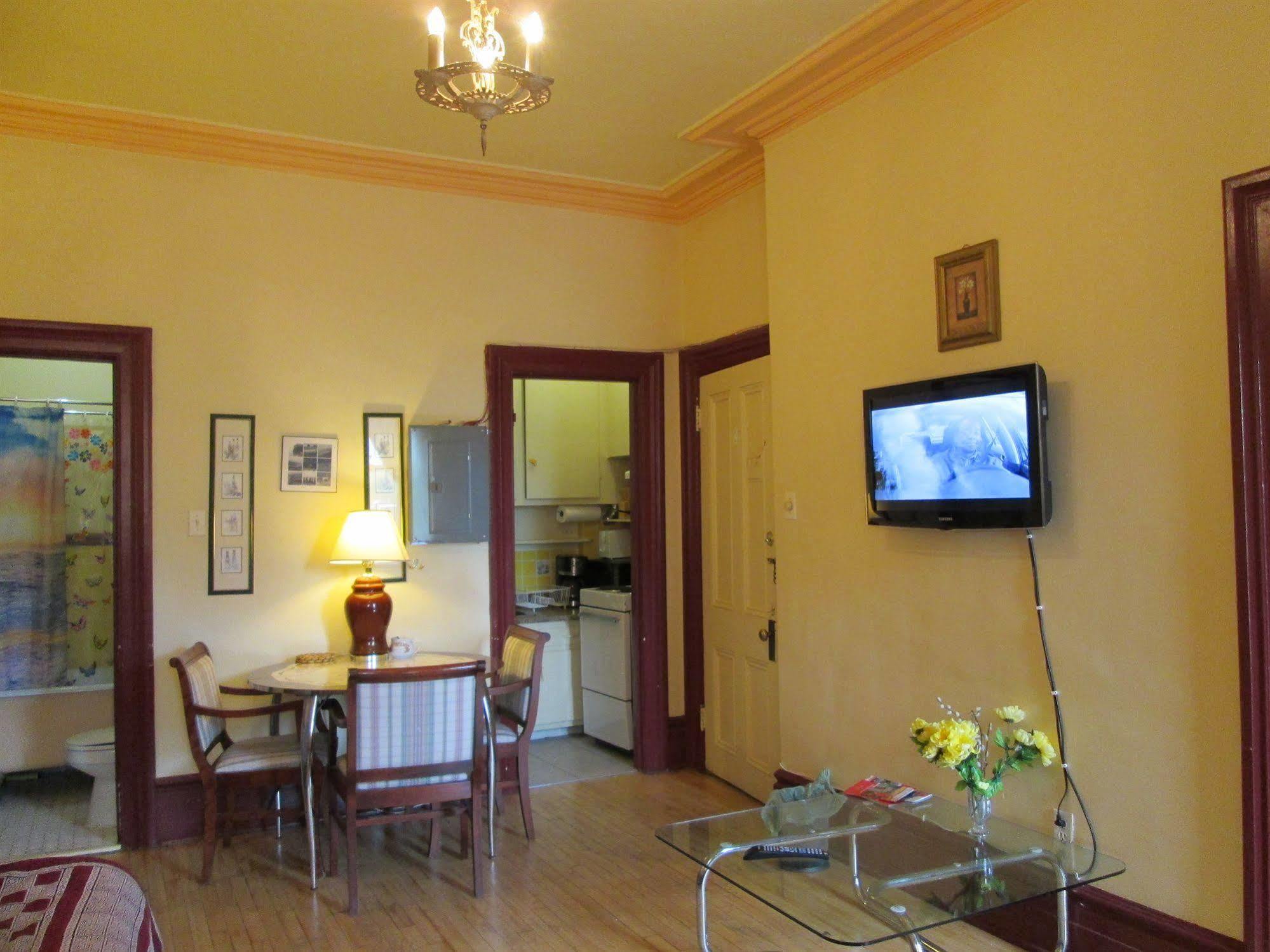 Hotel & Suites Place Des Arts 2*