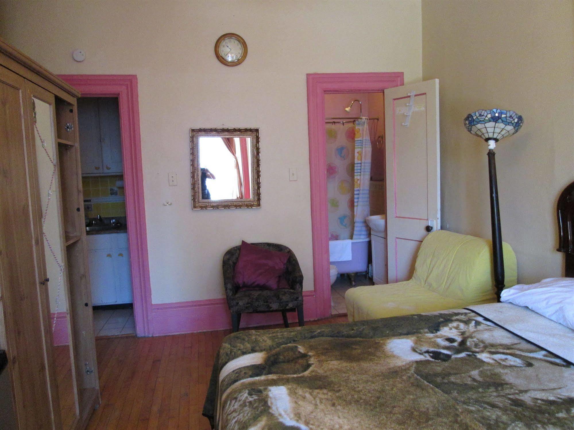 Hotel Hotel & Suites Place Des Arts 2*