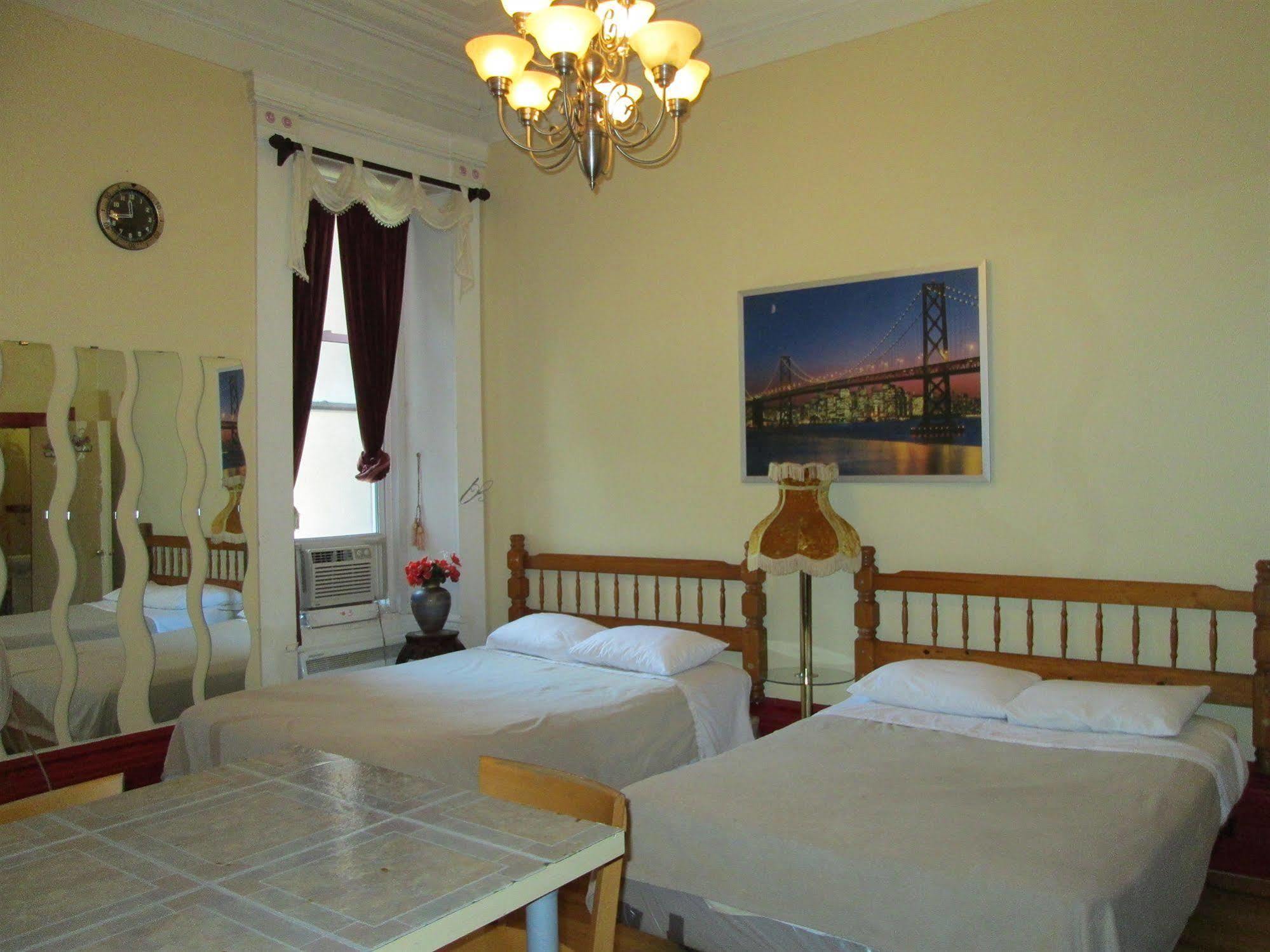 Hotel & Suites Place Des Arts 2*