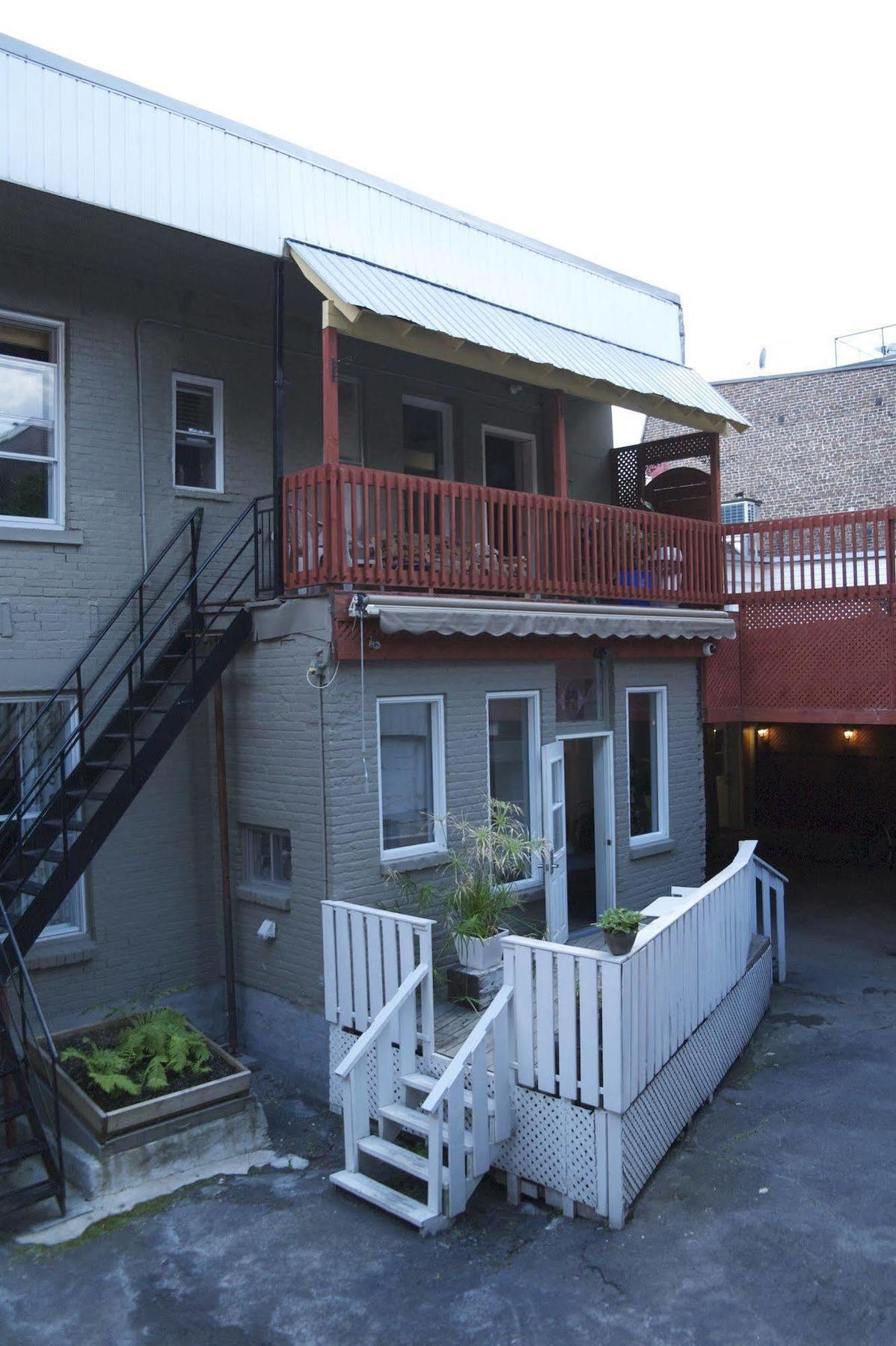 Du Village Bbv Bed & Breakfast
