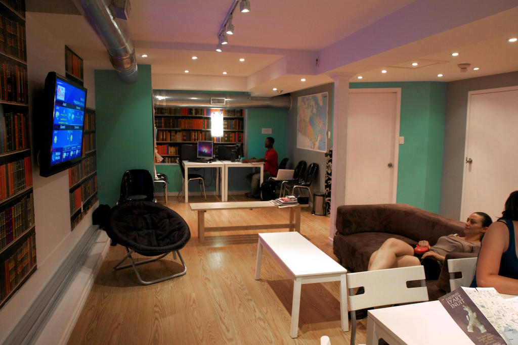 Le Jazz St. Denis Hotel *