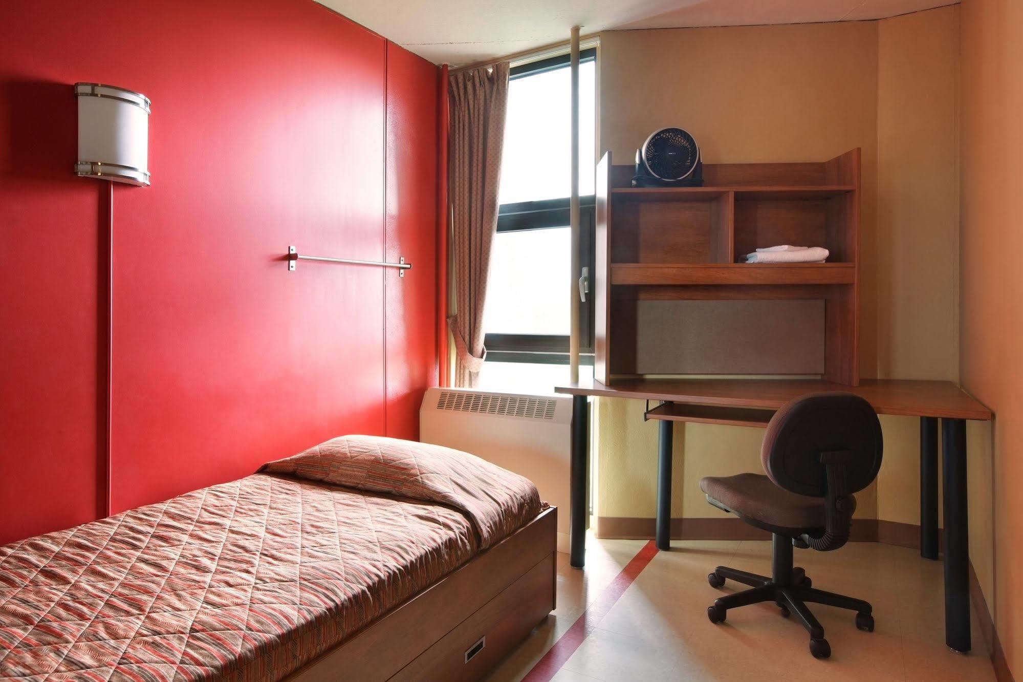 Zum D'ete - Universite De 3* Montreal
