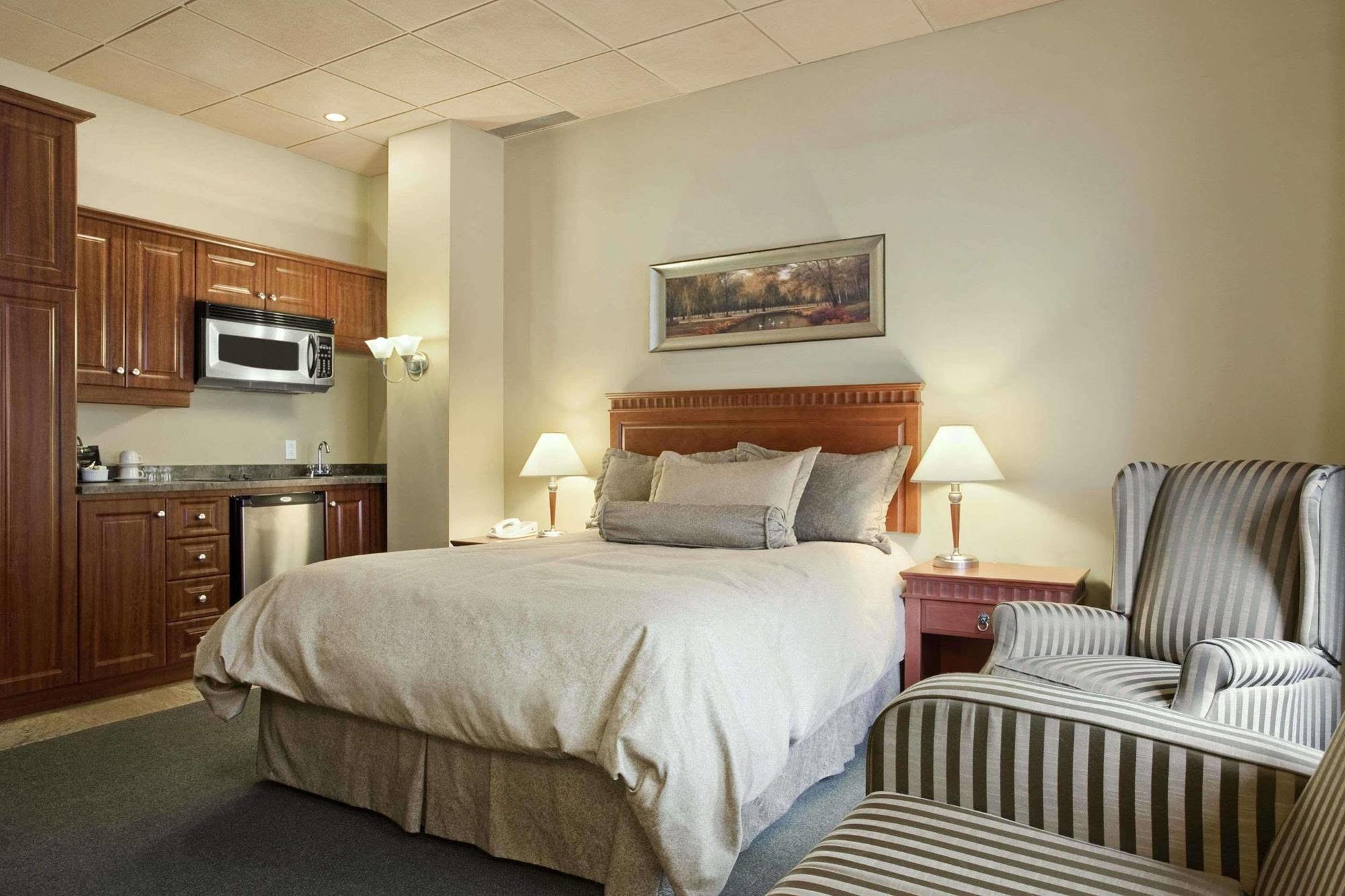 Travelodge By Wyndham Centre Hotel Montreal