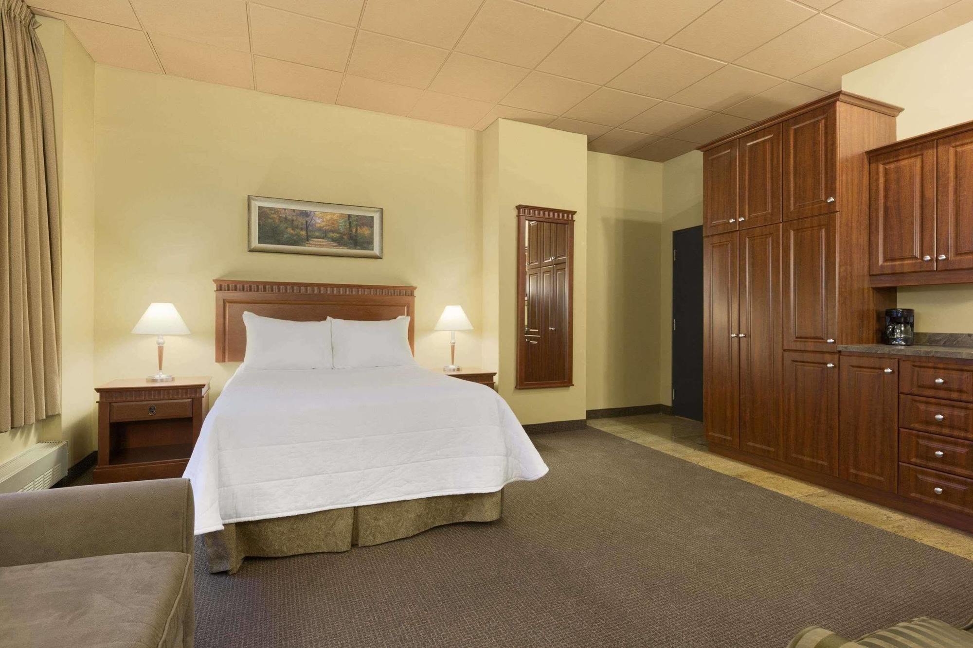 Travelodge By Wyndham Centre Hotel 3*